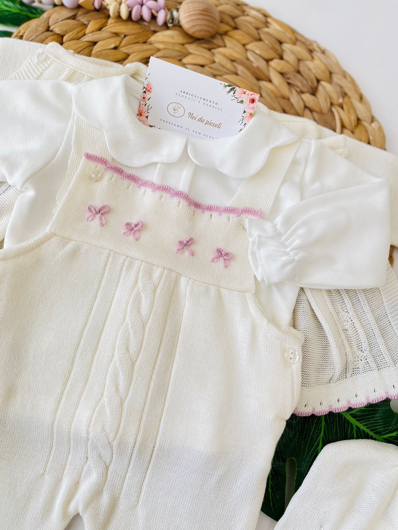 SALOPETTE CON BABBUCCE FILATO CALDO PANNA CICLAMINO - Noi da piccoli