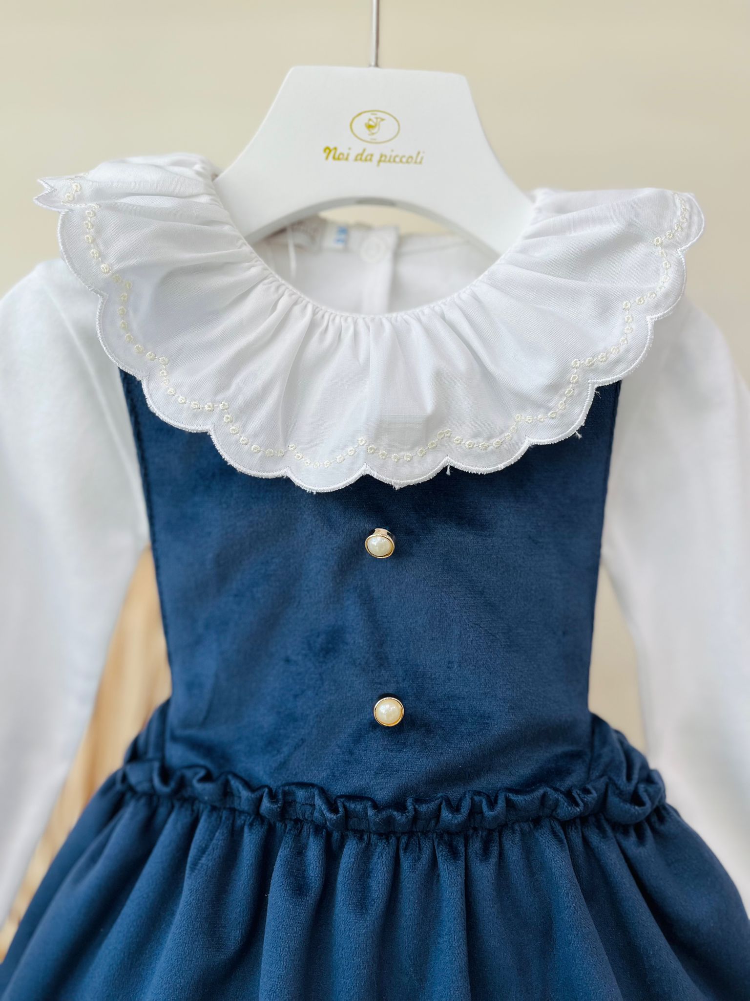 SALOPETTE CON BOTTONCINI IN PERLINA E MAGLIETTINA A BODY BIANCO BLU - Noi da piccoli