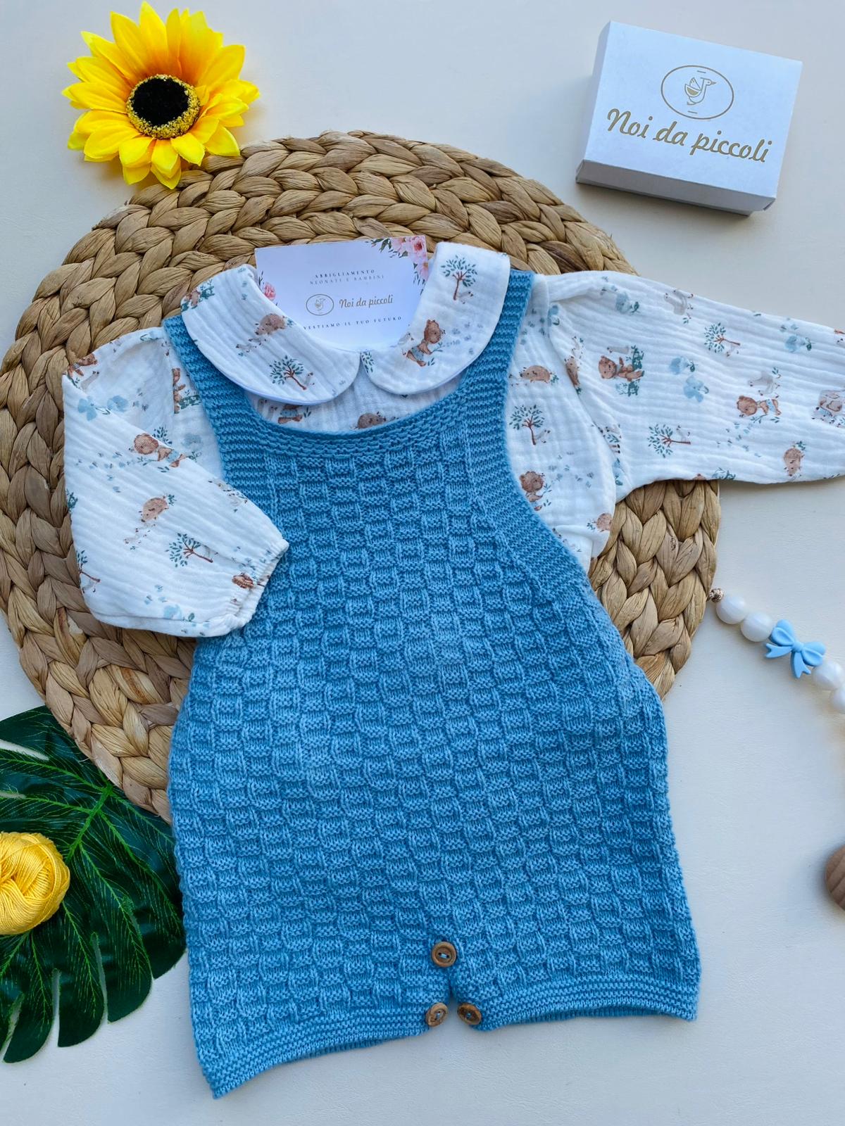 SALOPETTE CON CAMICINA FILATO CALDO AZUL BEIGE - Noi da piccoli