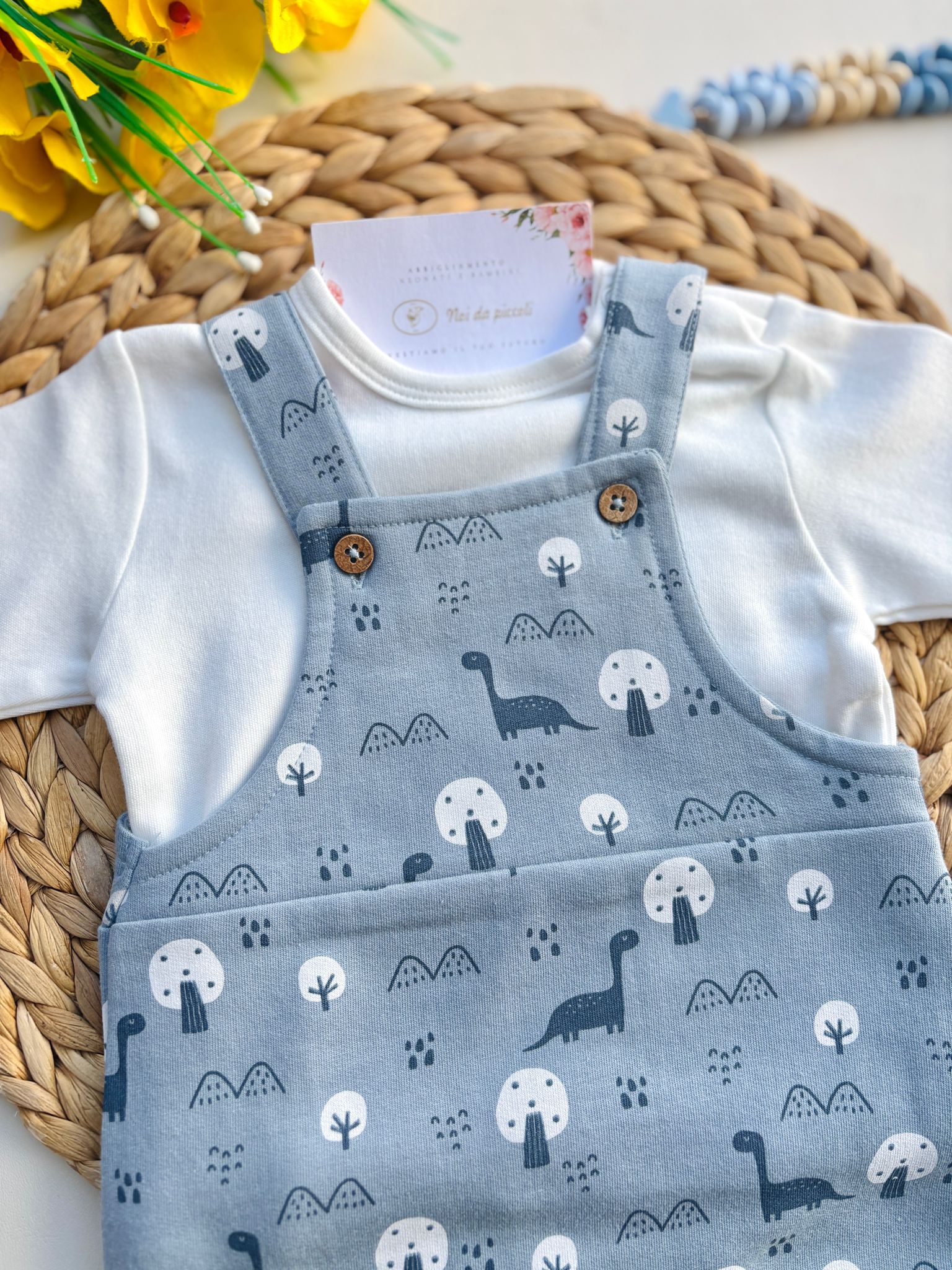 SALOPETTE CON DINOSAURI E MAGLIETTINA NUBE - Noi da piccoli