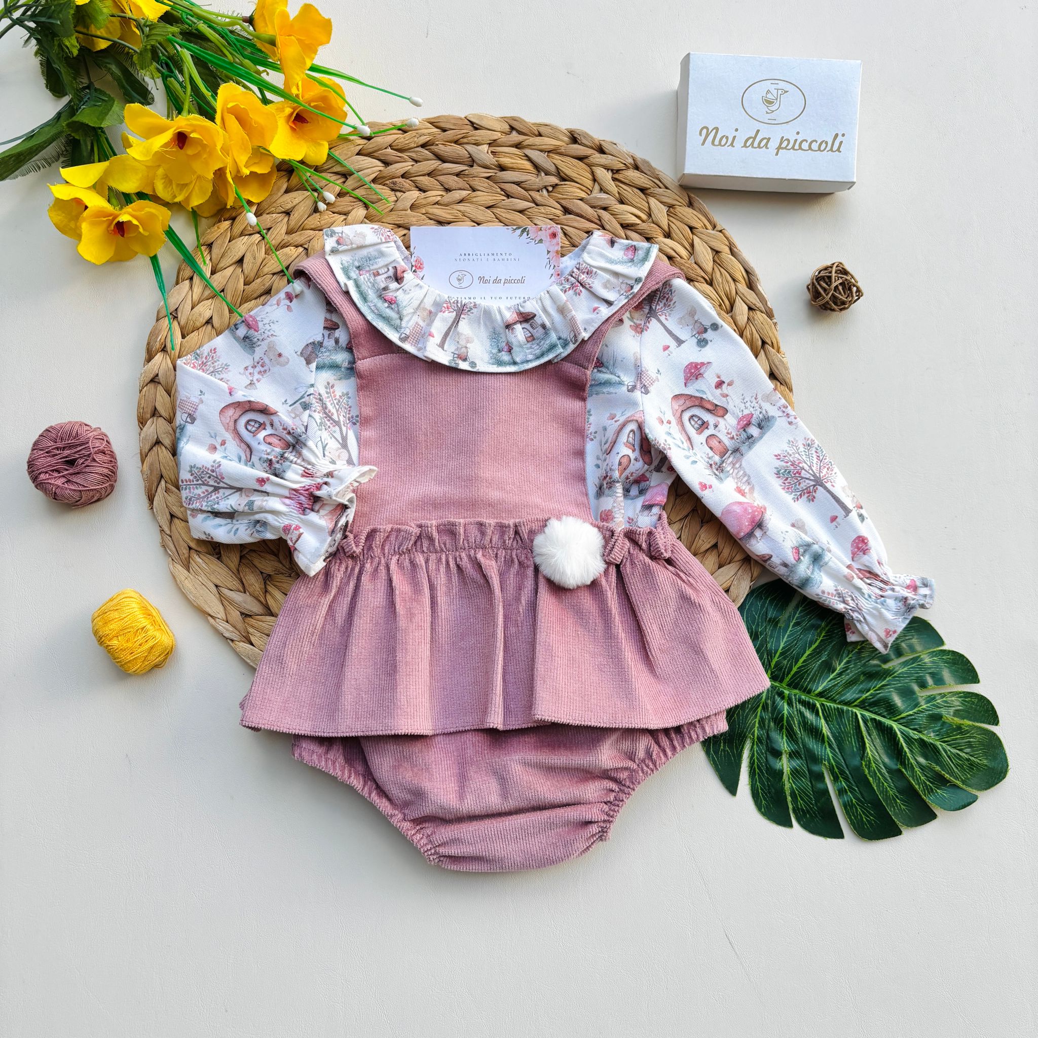 SALOPETTE CON MAGLIETTINA CON FUNGHETTI COLORATI ROSA - Noi da piccoli