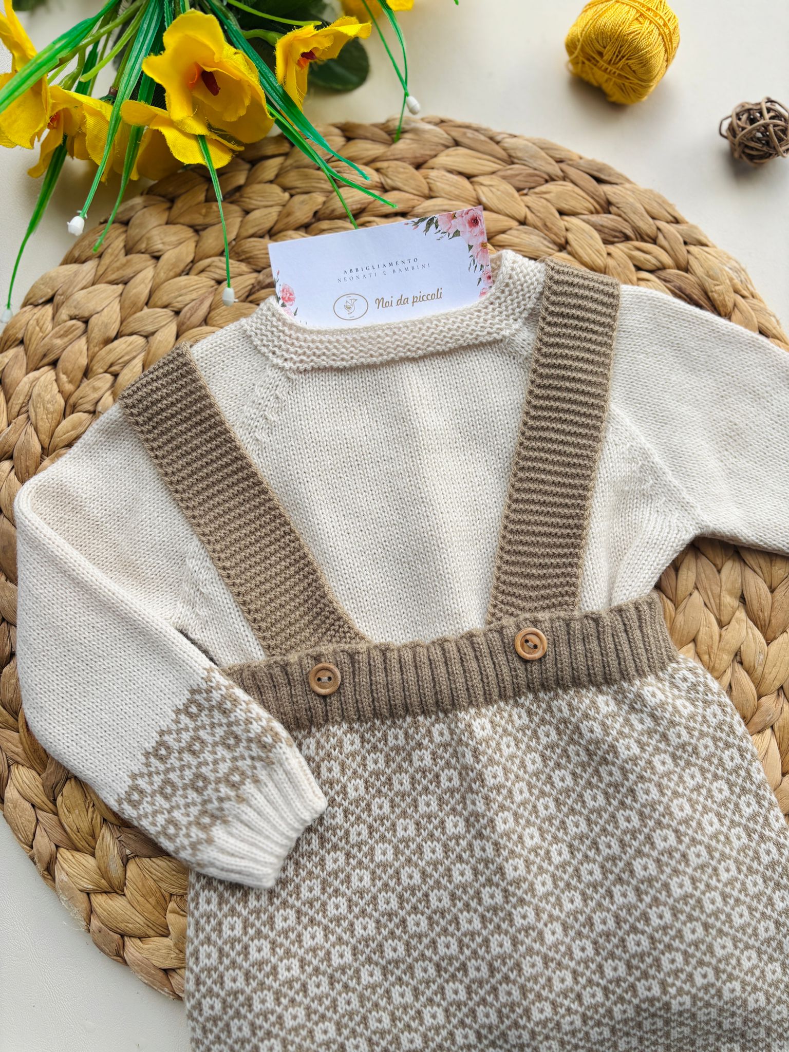 SALOPETTE CON MAGLIONCINO BEIGE - Noi da piccoli