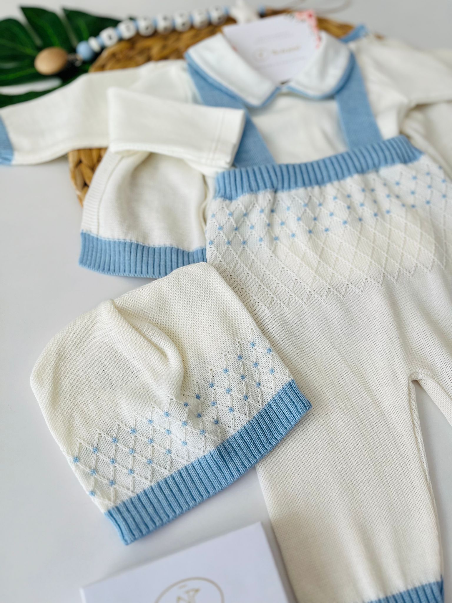 SALOPETTE CON PARURE FILATO CALDO PANNA CELESTONE - Noi da piccoli