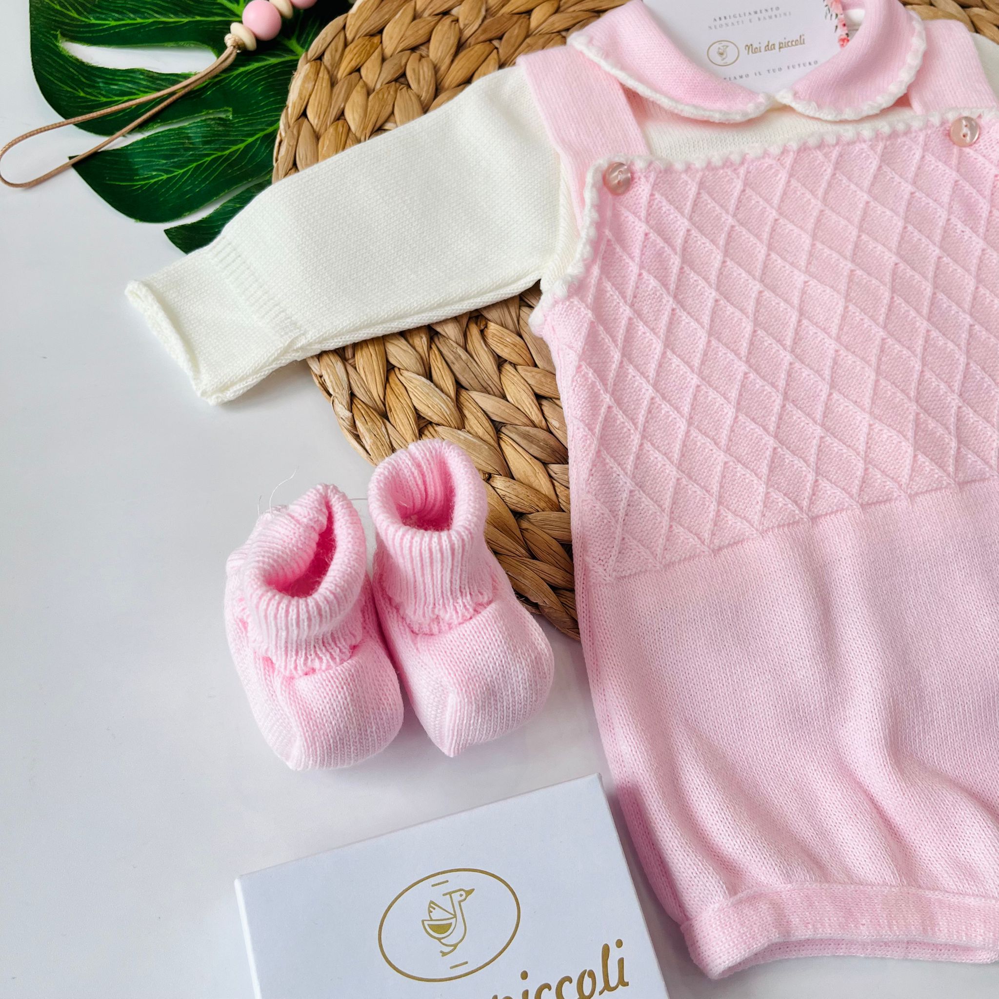 SALOPETTE CON PARURE ROMBI FILATO CALDO PANNA ROSA - Noi da piccoli