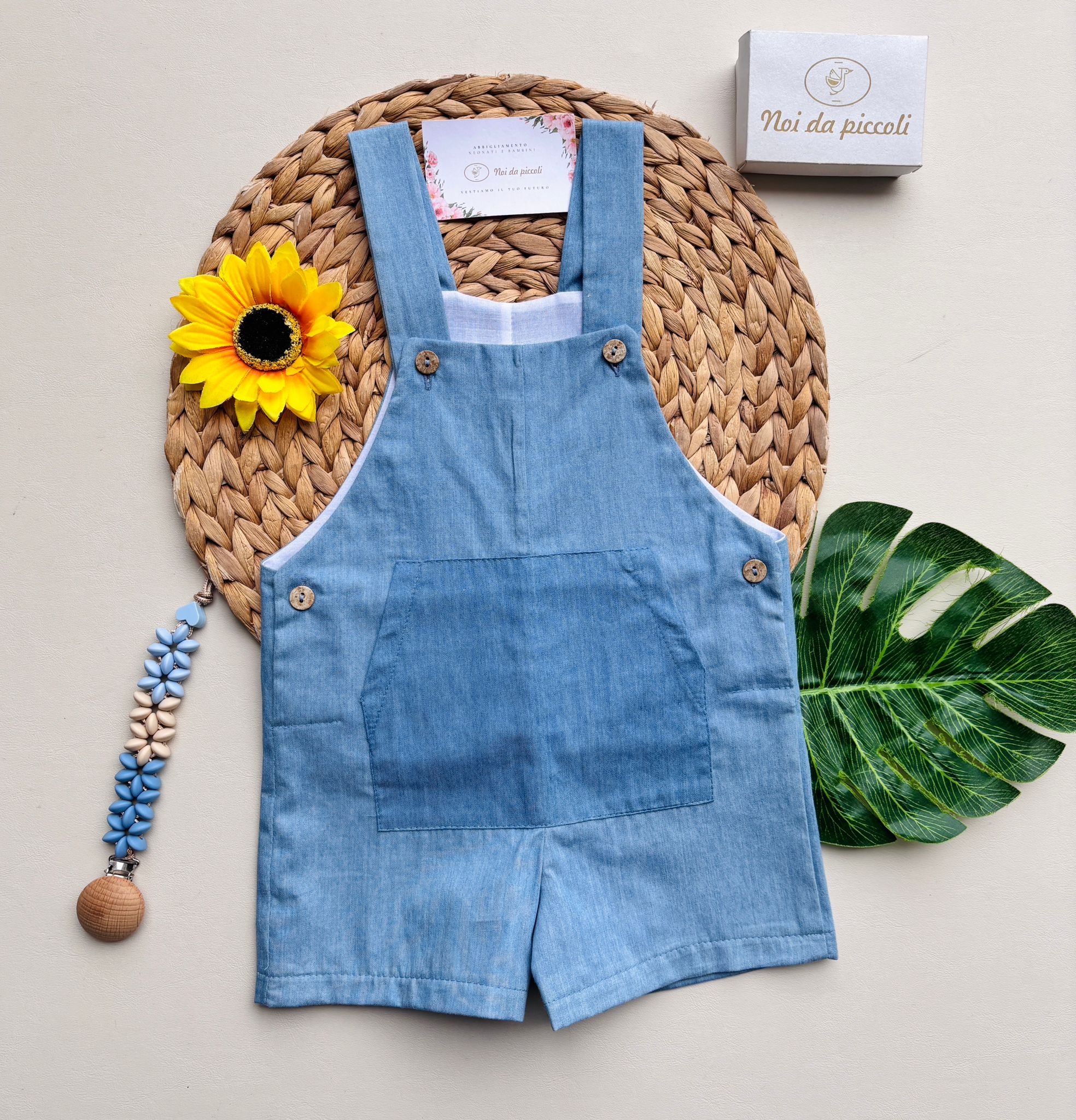 SALOPETTE CORTA IN COTONE CON BOTTONCINI IN FINTO LEGNO AZUL - Noi da piccoli