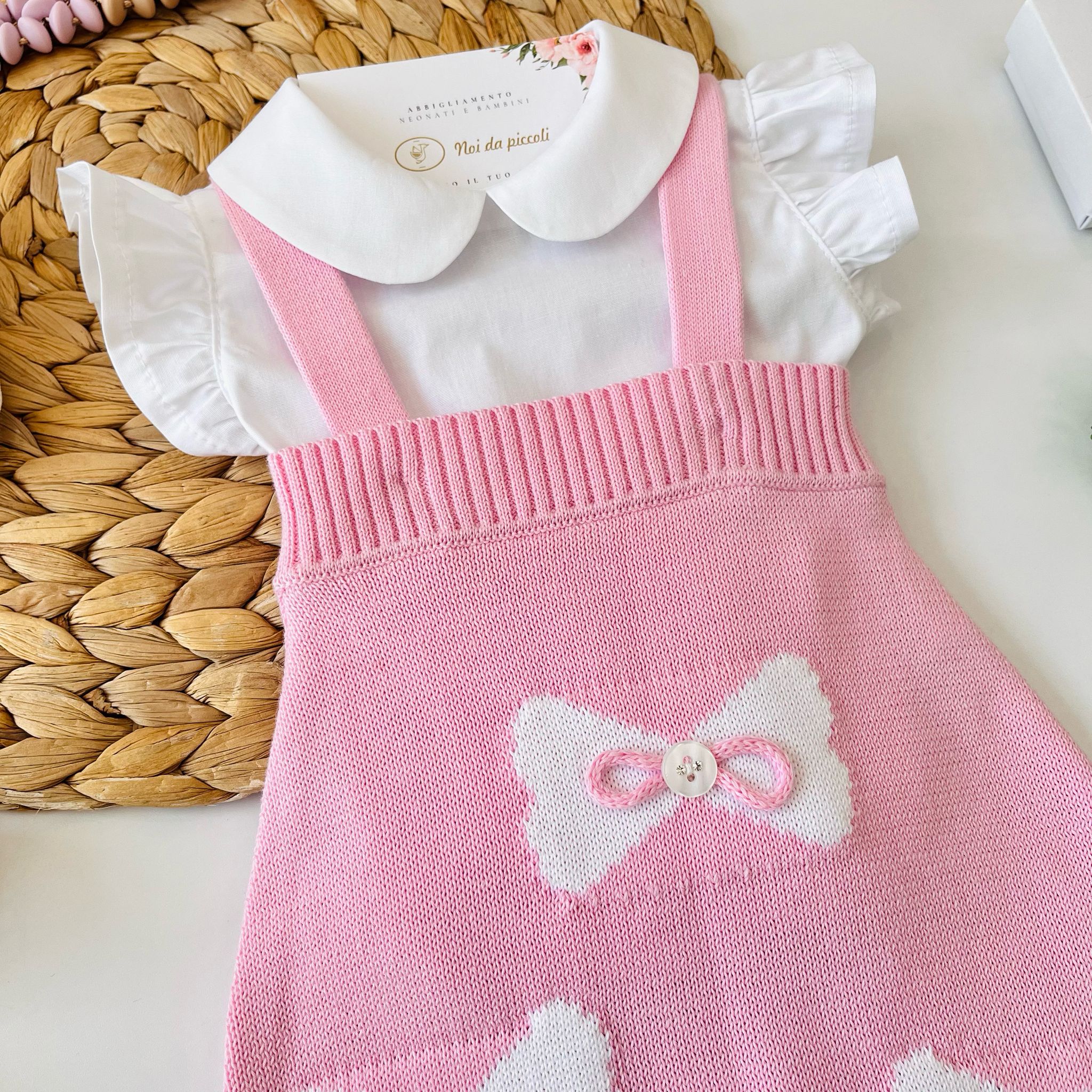 SALOPETTE in colorazione rosa e camicia bianca - Noi da piccoli
