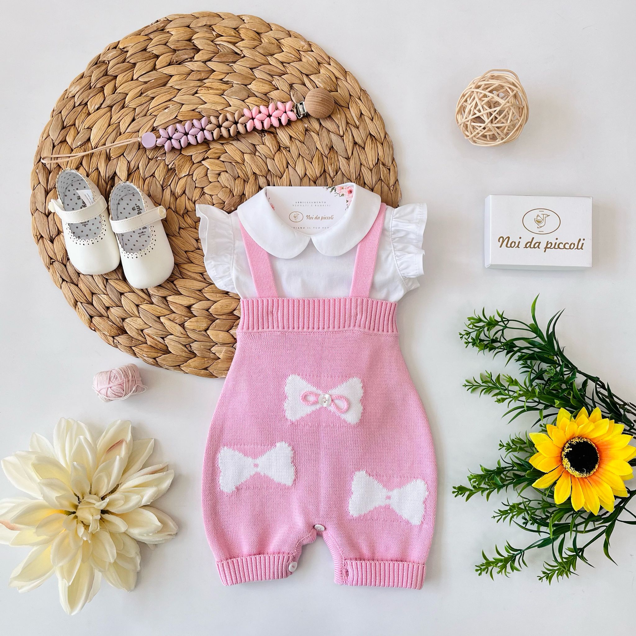 SALOPETTE in colorazione rosa e camicia bianca - Noi da piccoli