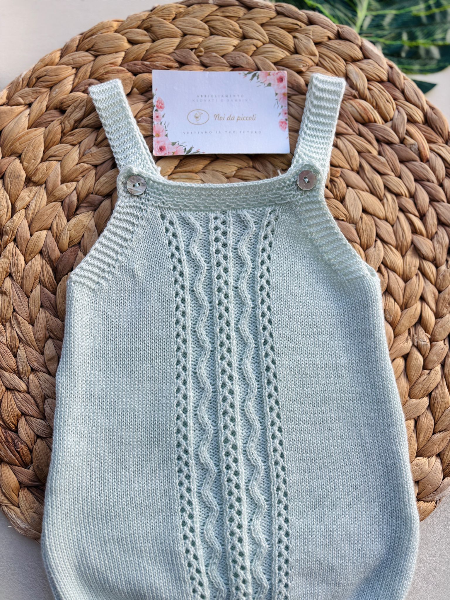 SALOPETTE IN COTONE E ACRILICO CON RICAMI E BOTTONCINI IN MADREPERLA tiffany - Noi da piccoli