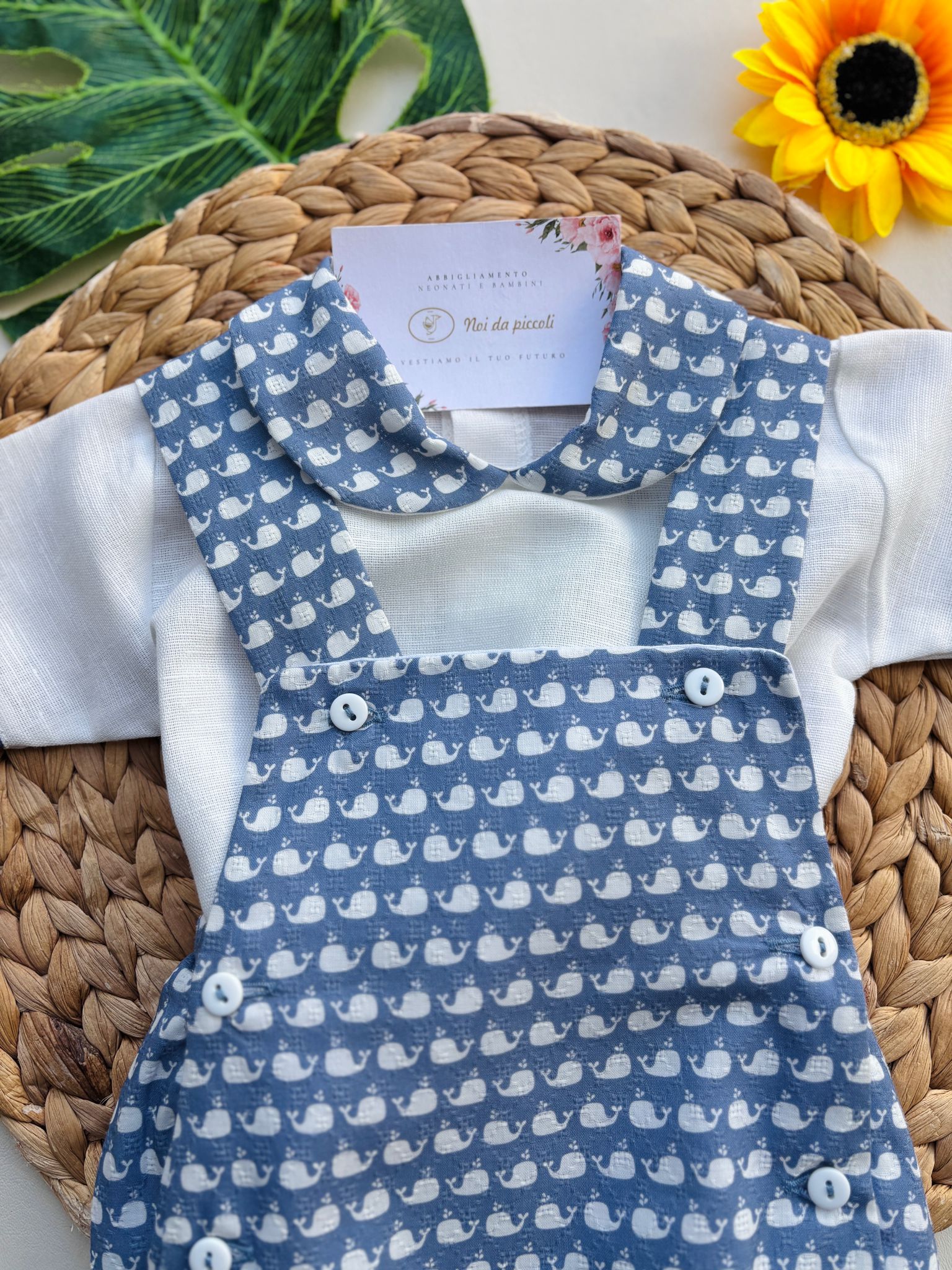 SALOPETTE IN COTONE E LINO CON BALENE E MAGLIETTINA Bianco Cielo - Noi da piccoli