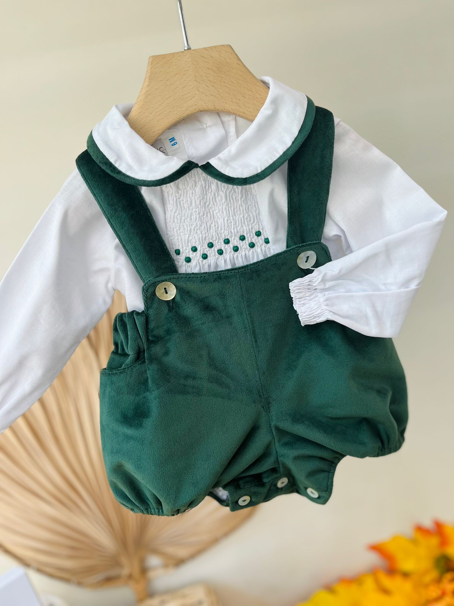 SALOPETTE IN VELLUTINO CON CAMICINA VERDE - Noi da piccoli