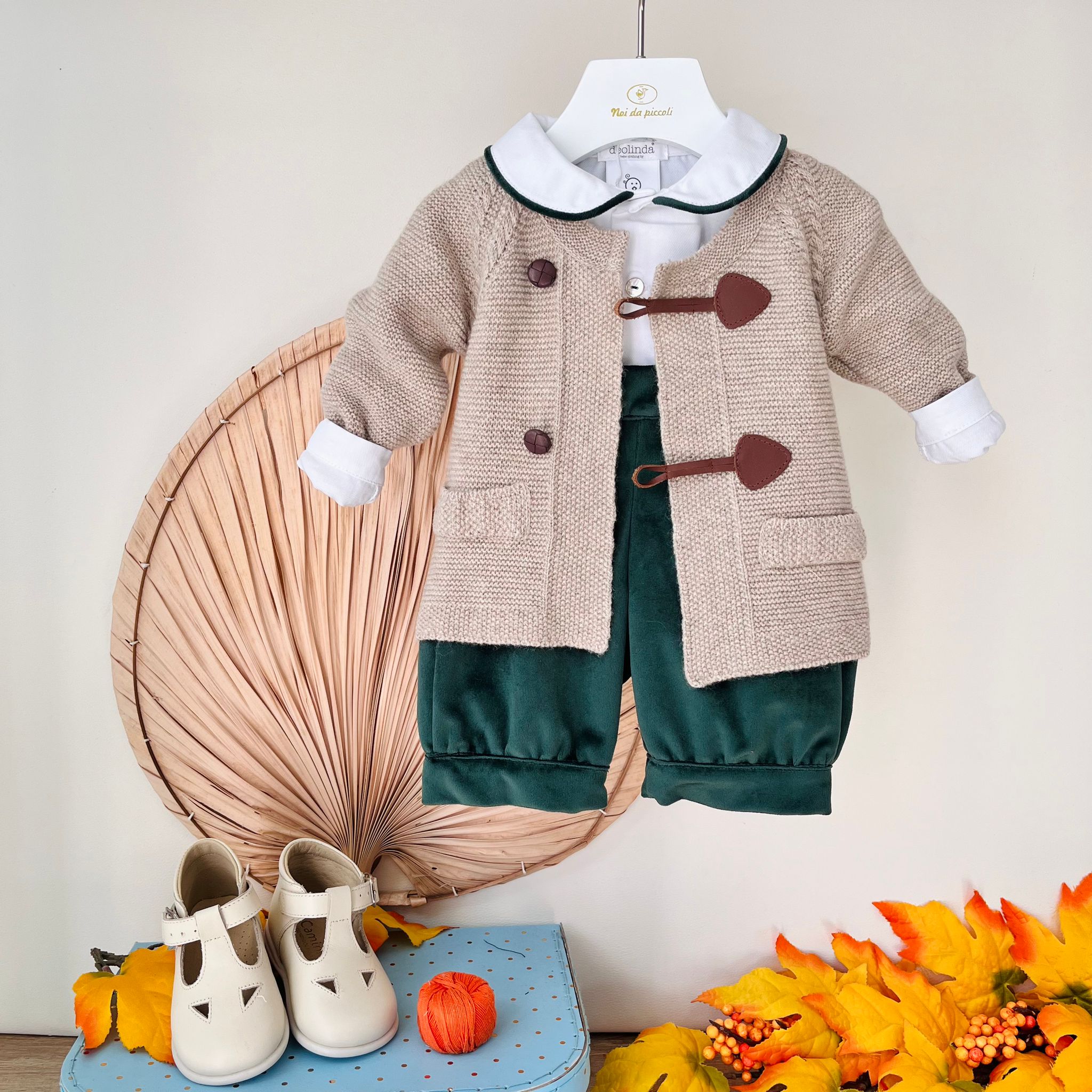 SALOPETTE IN VELLUTO CON CAMICIA E GOLFINO BIANCO VERDE - Noi da piccoli