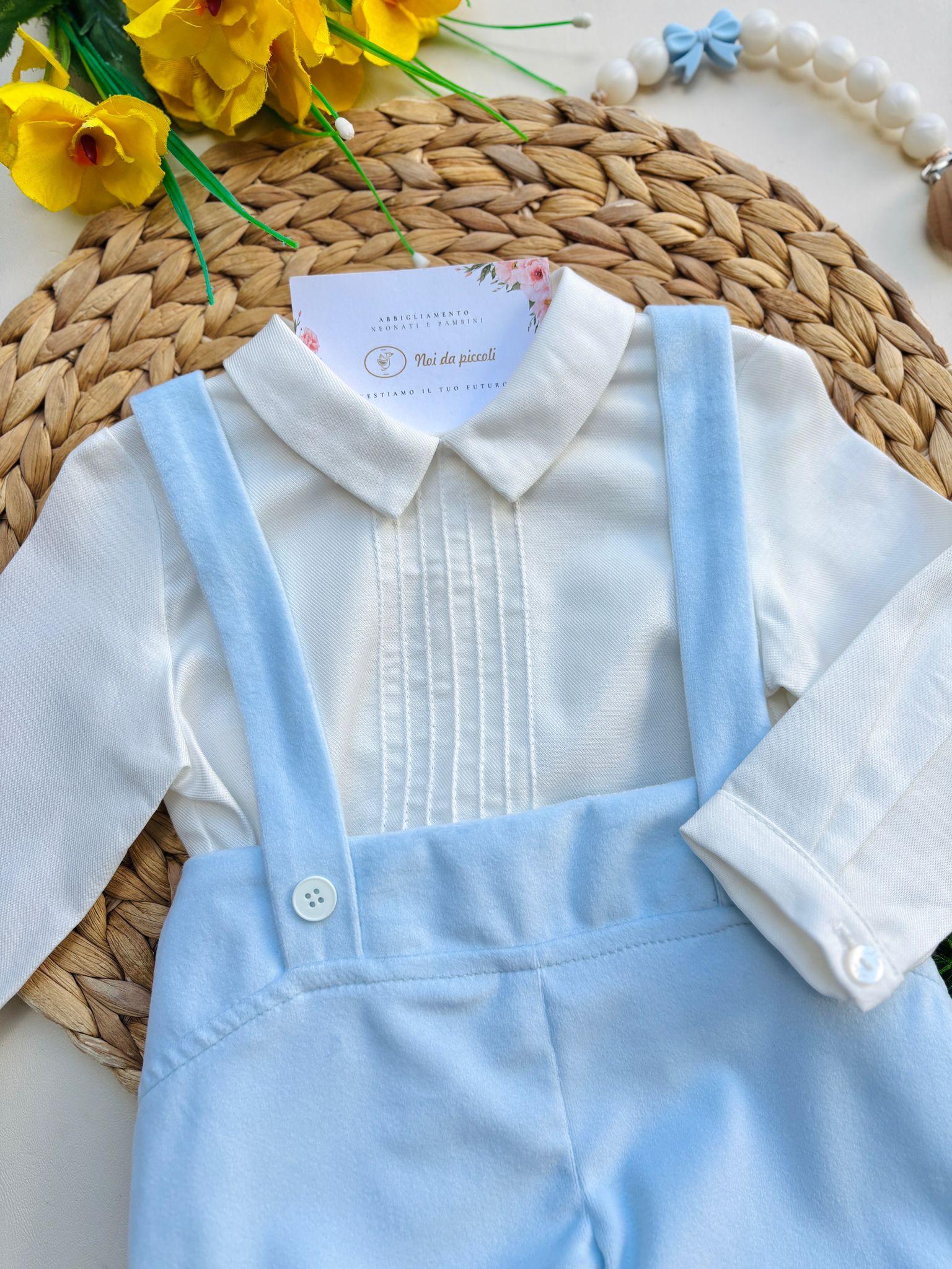 SALOPETTE IN VELLUTO CON CAMICINA CELESTE - Noi da piccoli