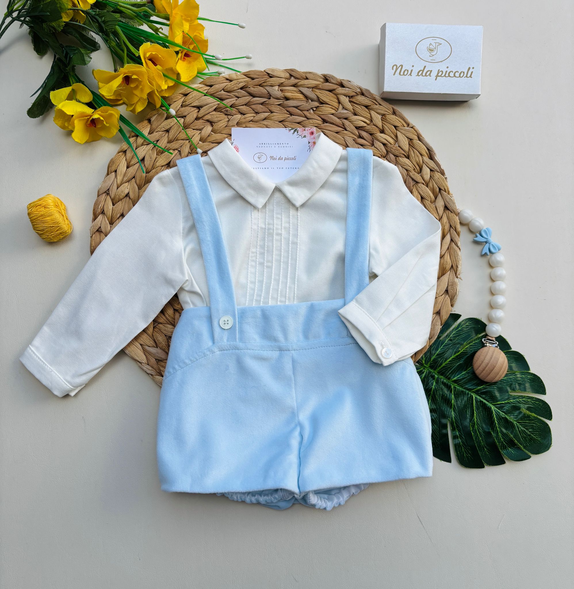 SALOPETTE IN VELLUTO CON CAMICINA CELESTE - Noi da piccoli
