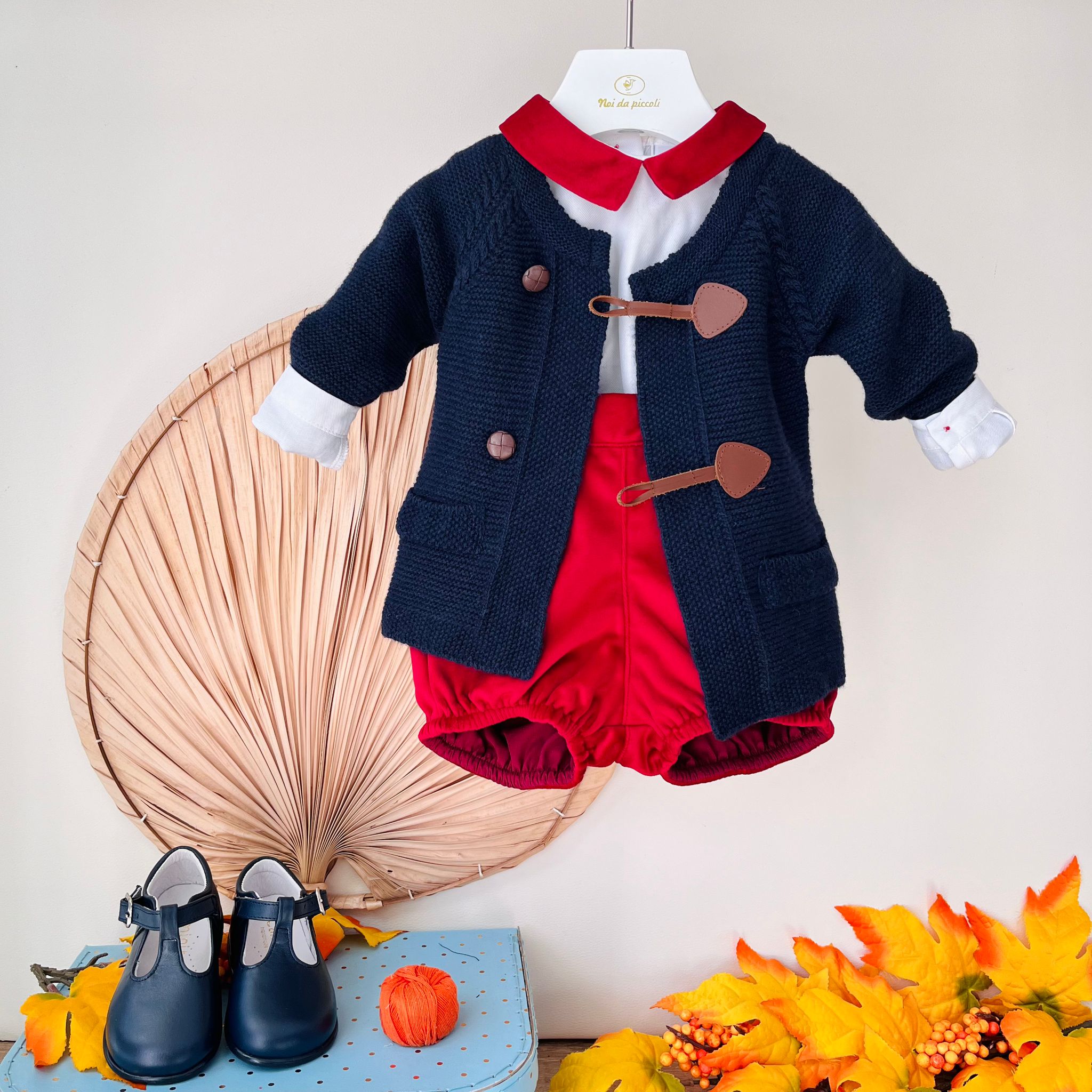 SALOPETTE IN VELLUTO E CAMICIA CON COLLETTO ROSSO E GOLFINO BIANCO ROSSO - Noi da piccoli