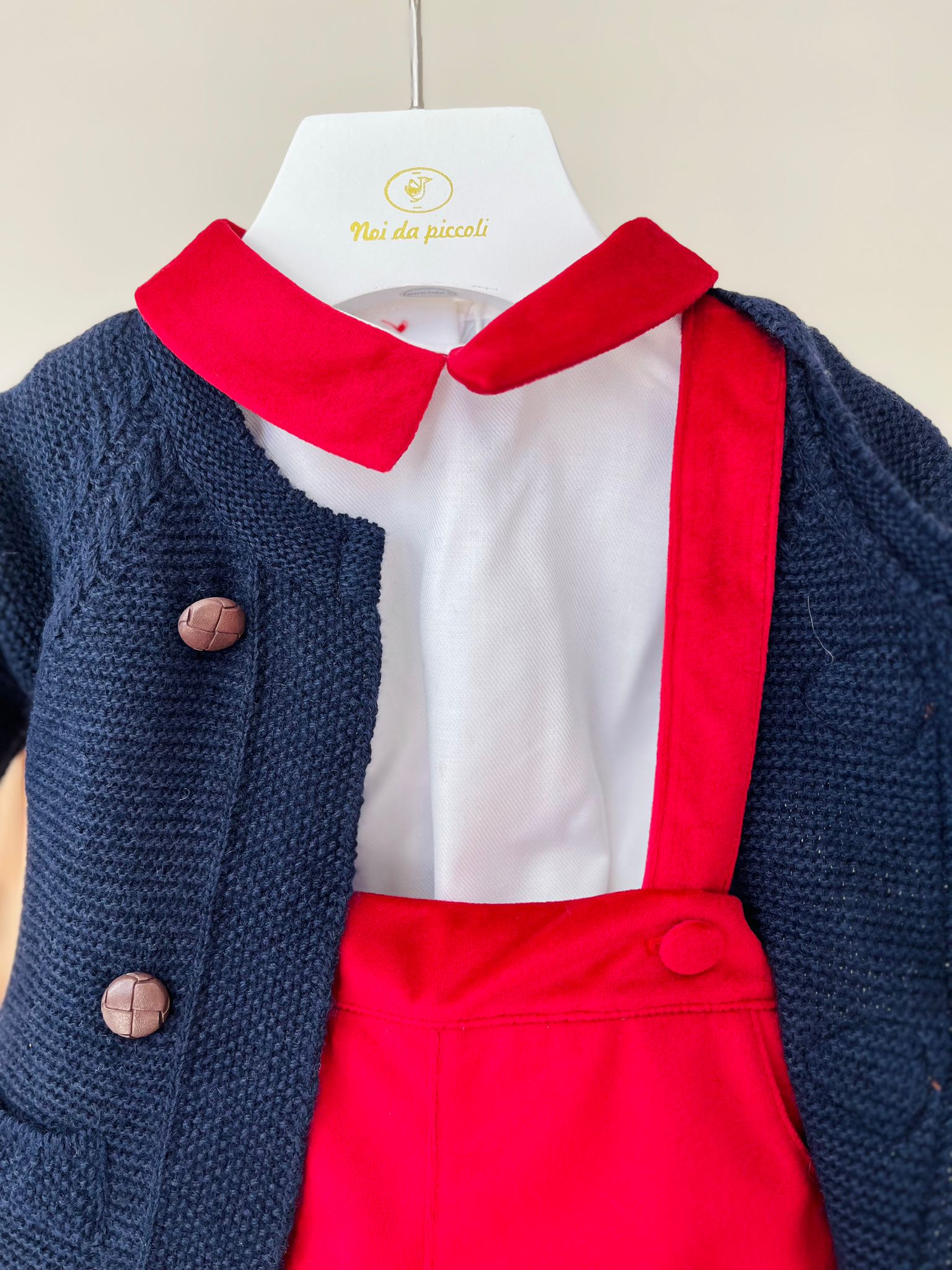 SALOPETTE IN VELLUTO E CAMICIA CON COLLETTO ROSSO E GOLFINO BIANCO ROSSO - Noi da piccoli