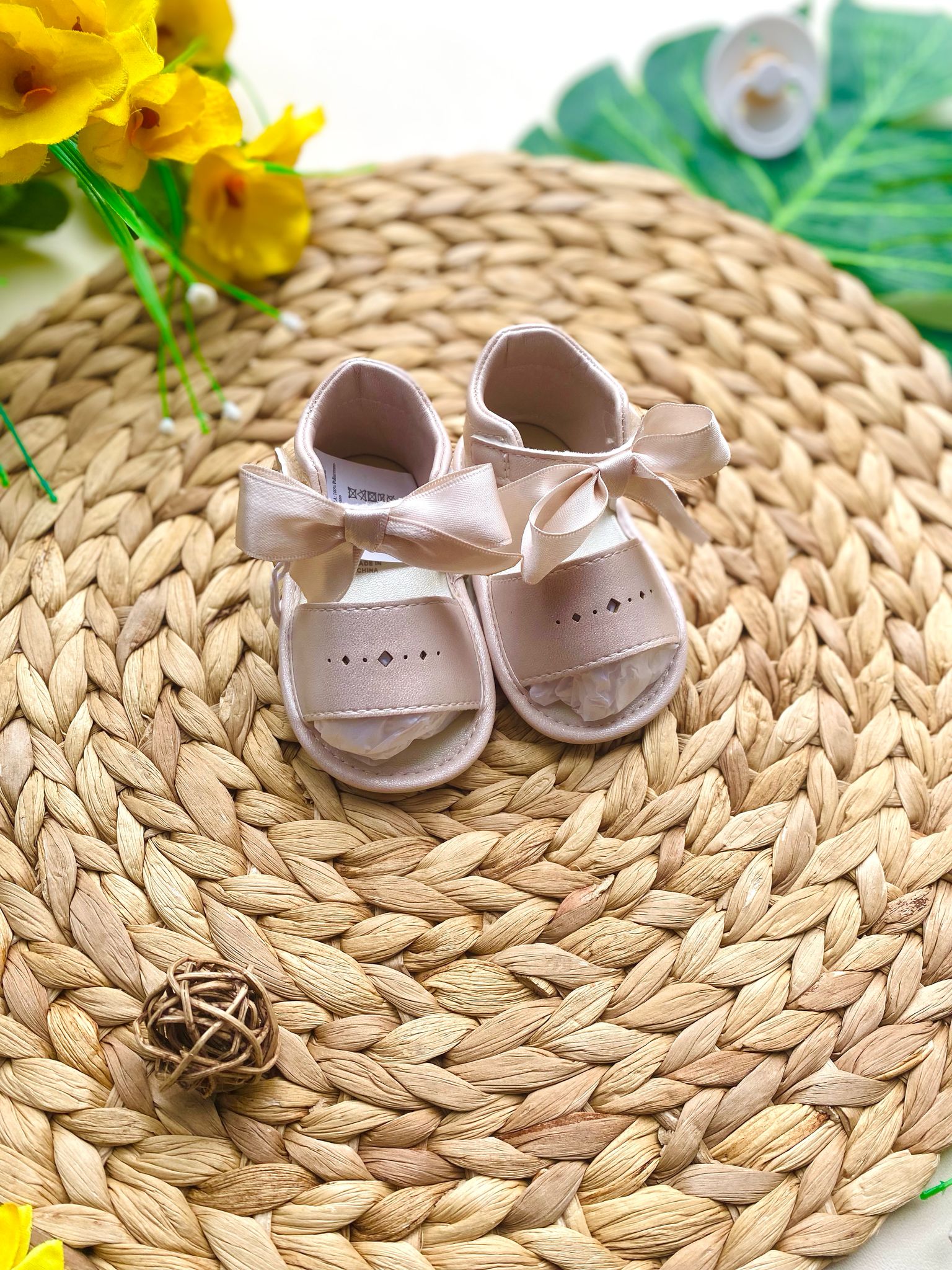 SANDALO BEIGE CON FIOCCHETTINI CENTRALI - Noi da piccoli