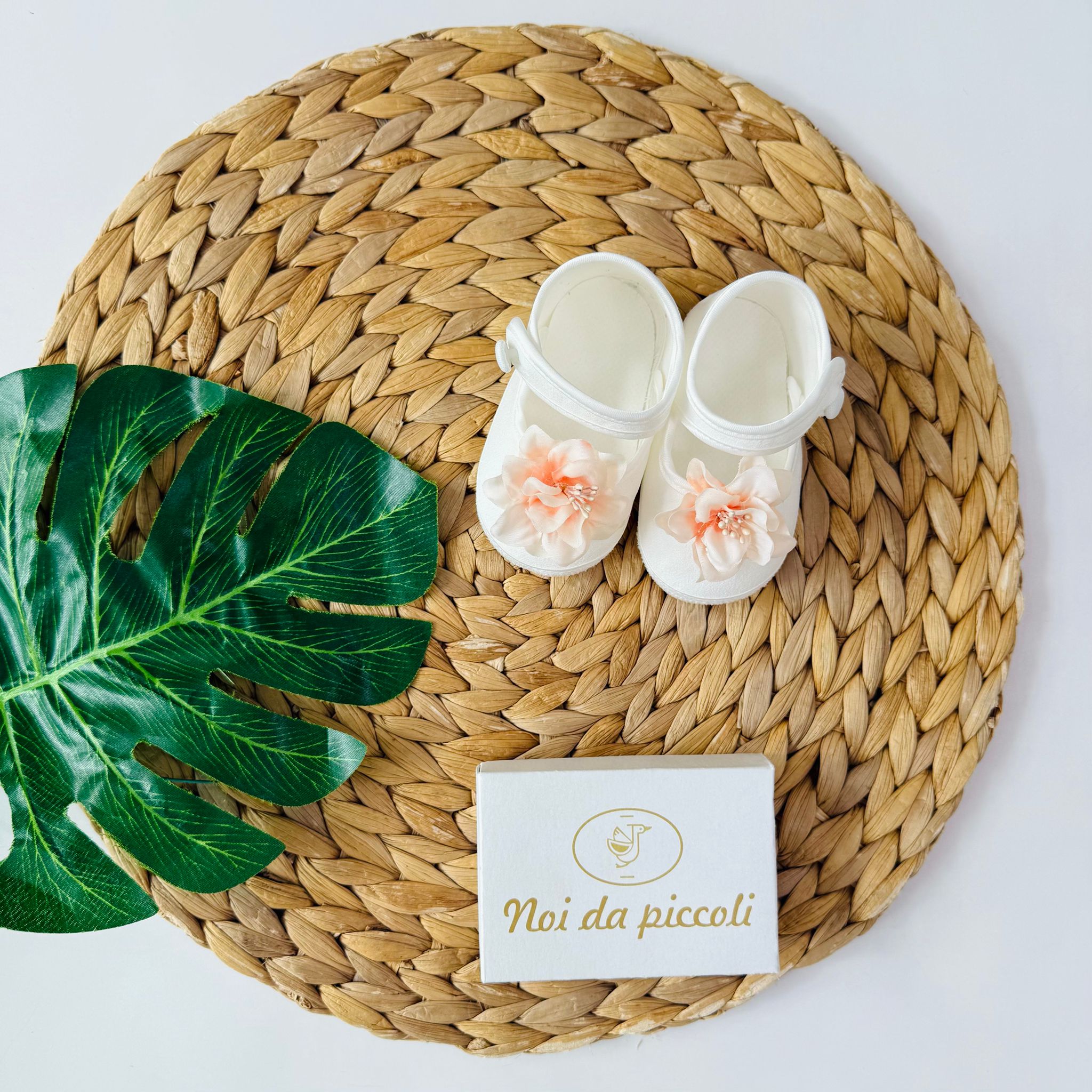 SCARPA CON FIORE PANNA - Noi da piccoli