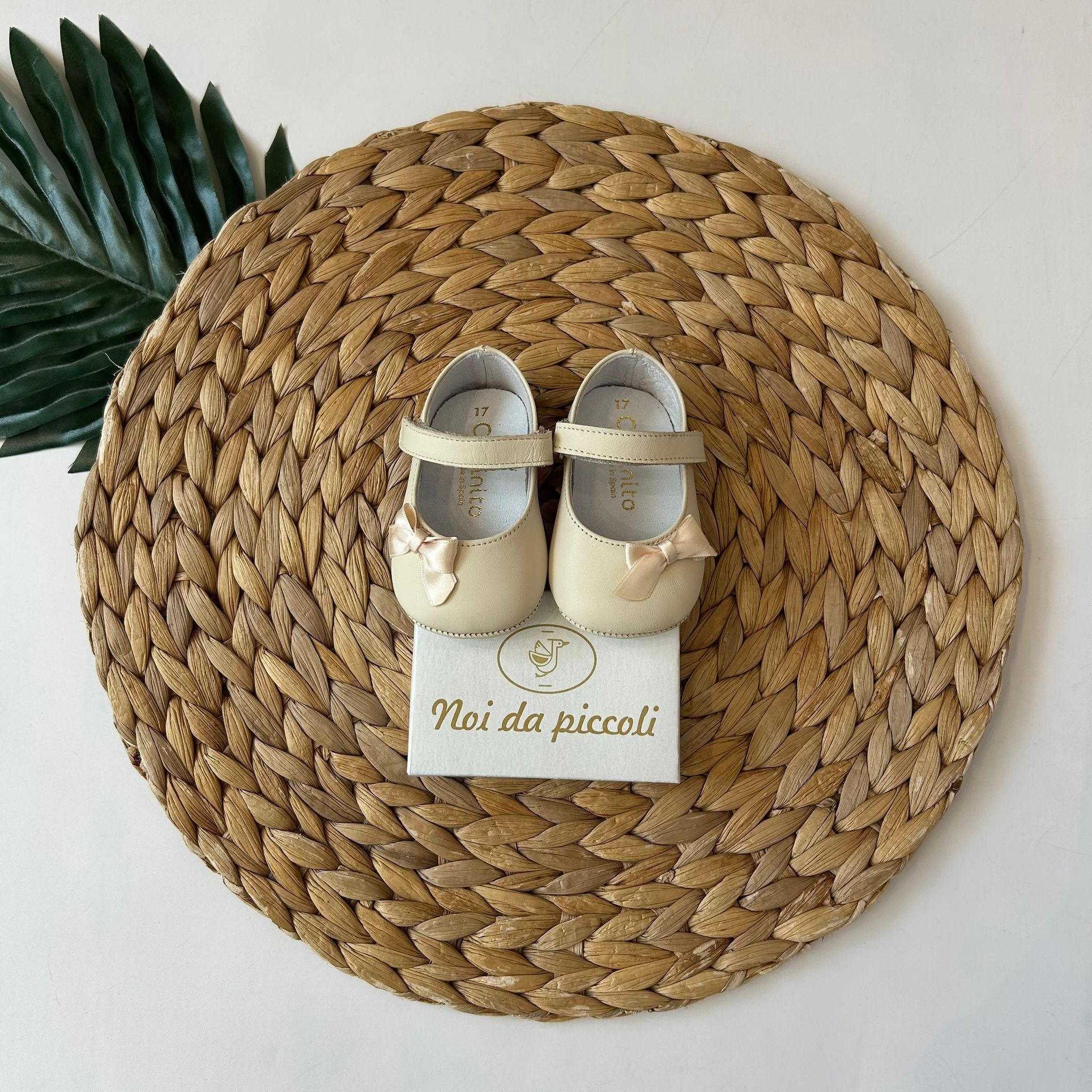 SCARPA CULLA IN PELLE AVORIO CON FIOCCHETTO - Noi da piccoli
