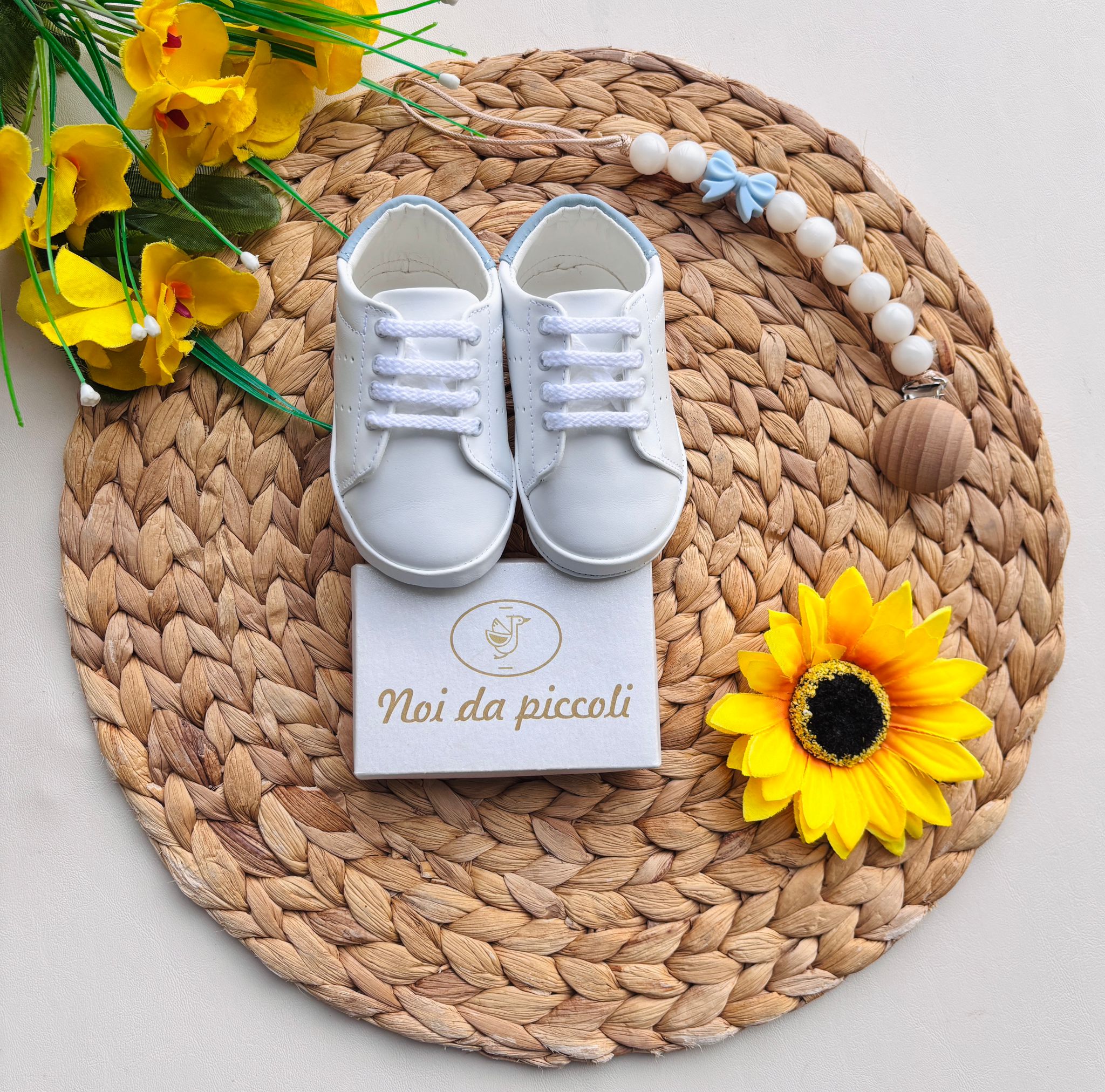 SCARPINA IN PELLE E TESSUTO CON LACCI BIANCO E CIELO - Noi da piccoli