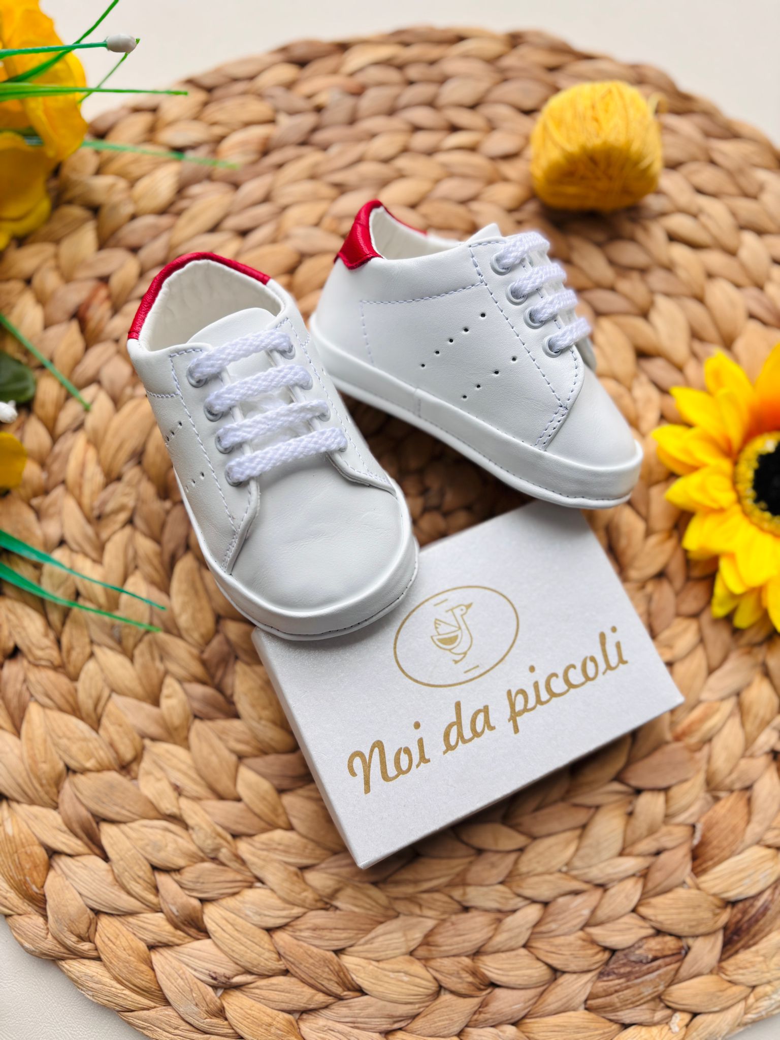 SCARPINA IN PELLE E TESSUTO CON LACCI BIANCO ROSSO - Noi da piccoli