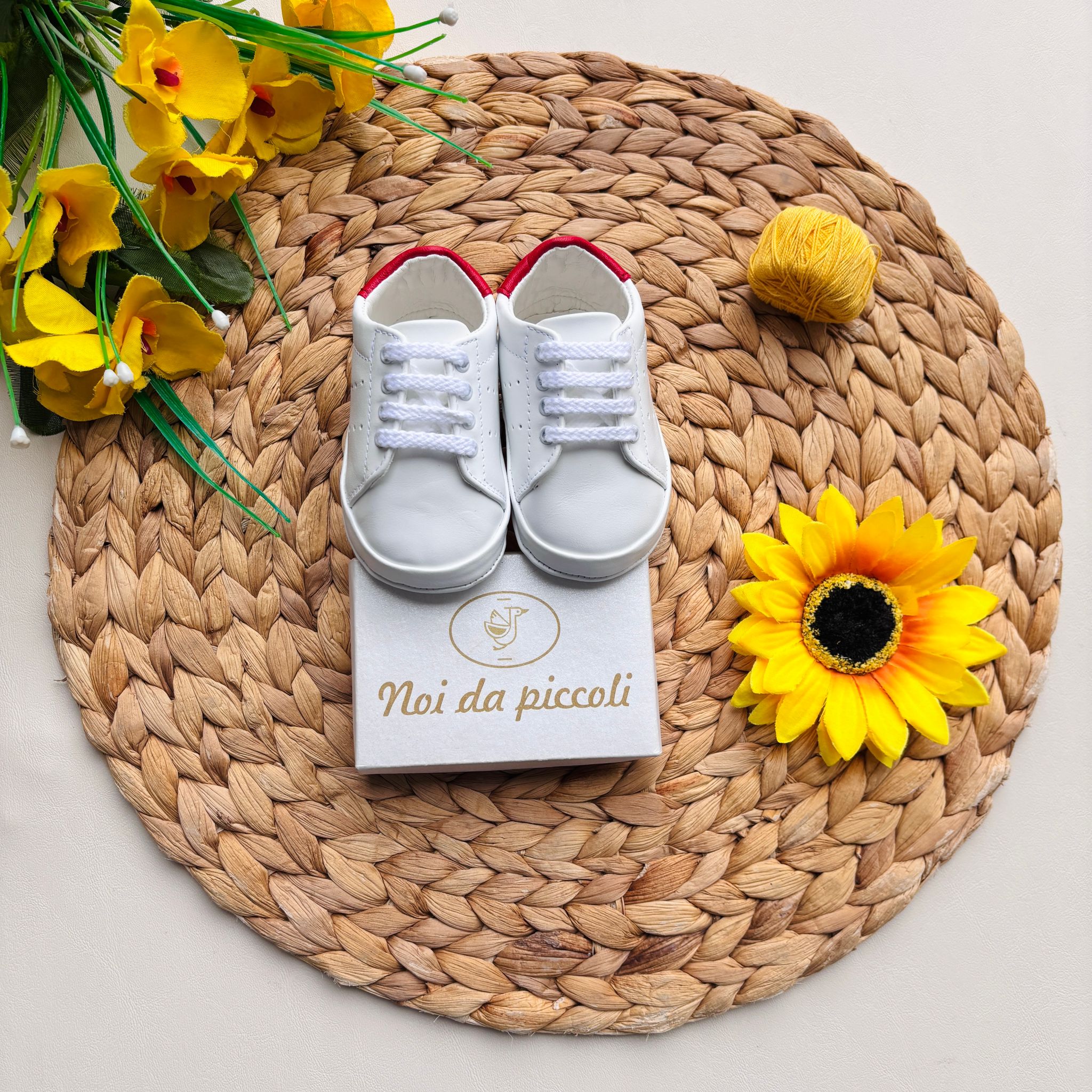 SCARPINA IN PELLE E TESSUTO CON LACCI BIANCO ROSSO - Noi da piccoli