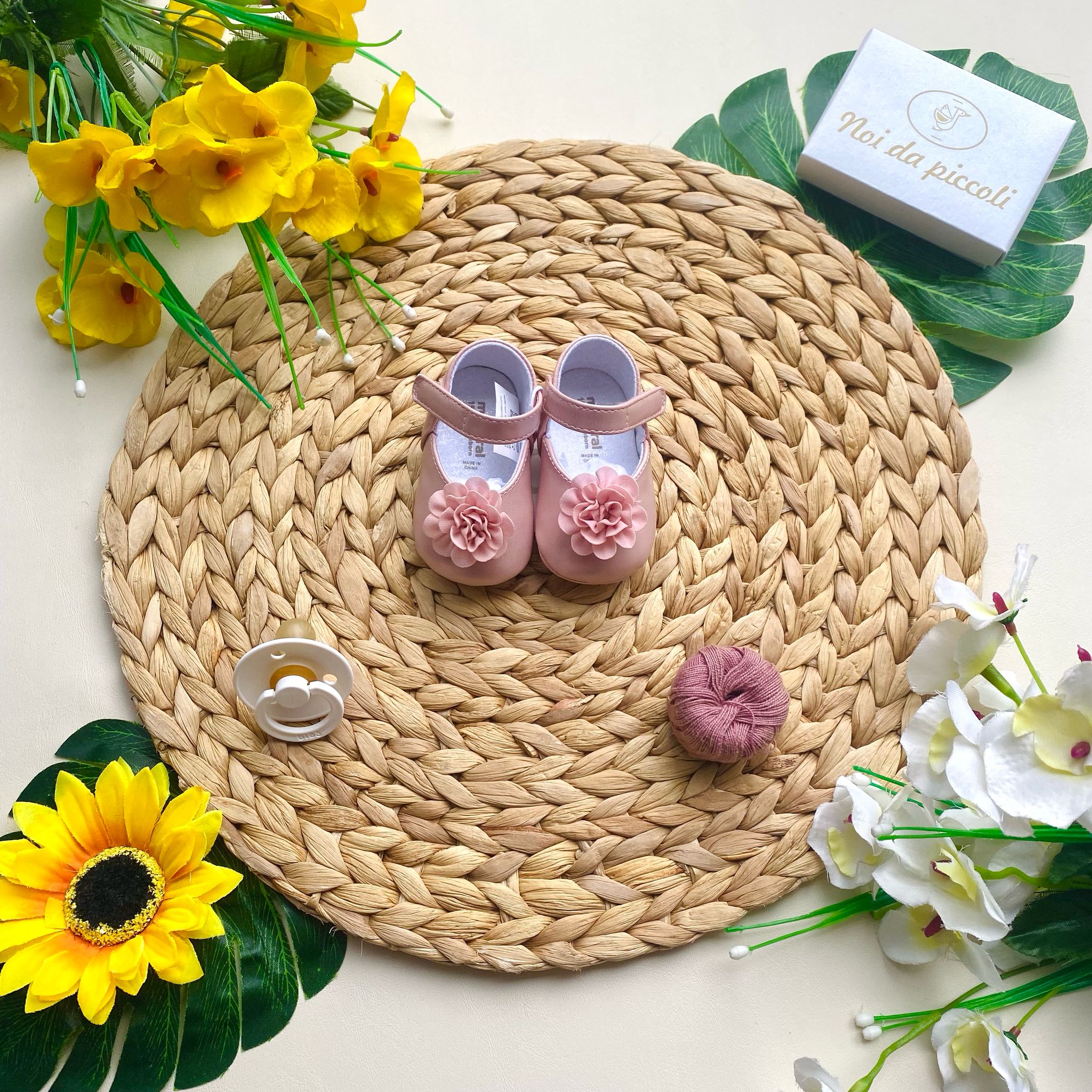 SCARPINE A BAMBOLINA ROSA CON FIORELLINO CENTRALE - Noi da piccoli