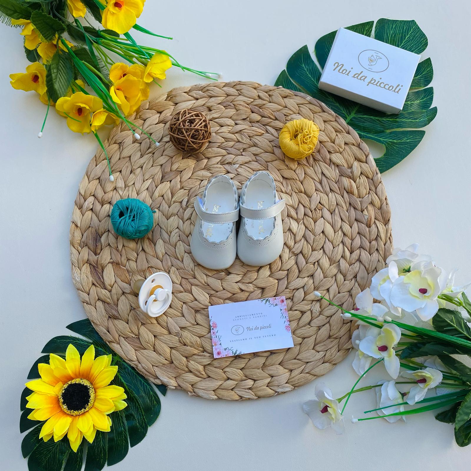 SCARPINE BEIGE CHIARO CON PUNTINI DAVANTI - Noi da piccoli