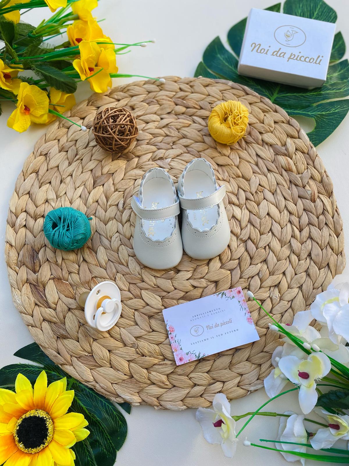 SCARPINE BEIGE CHIARO CON PUNTINI DAVANTI - Noi da piccoli