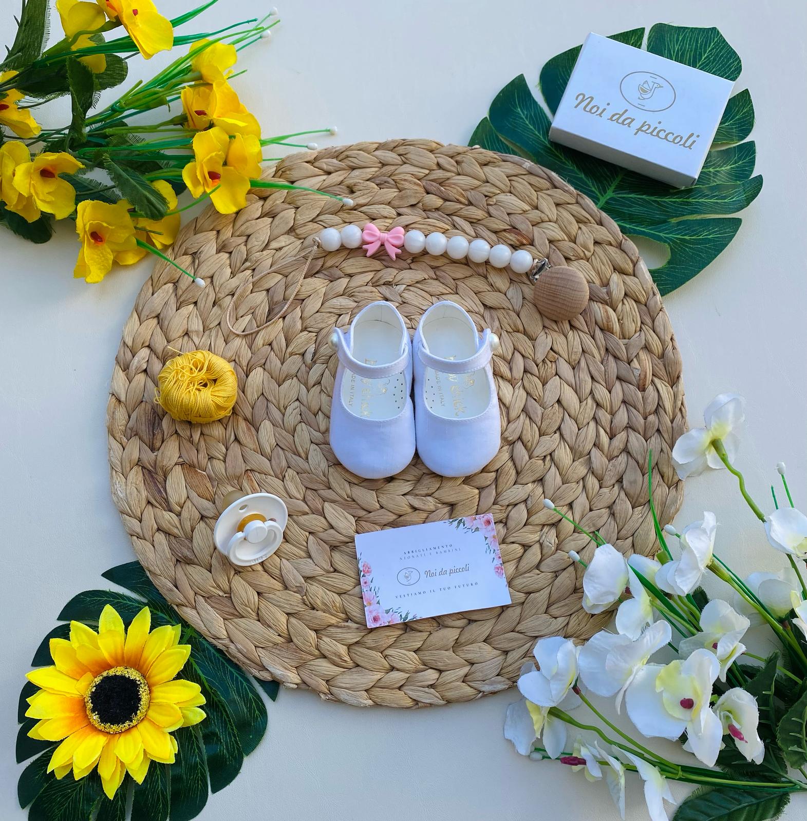 SCARPINE BIANCO CON BOTTONCINI IN PERLINA - Noi da piccoli