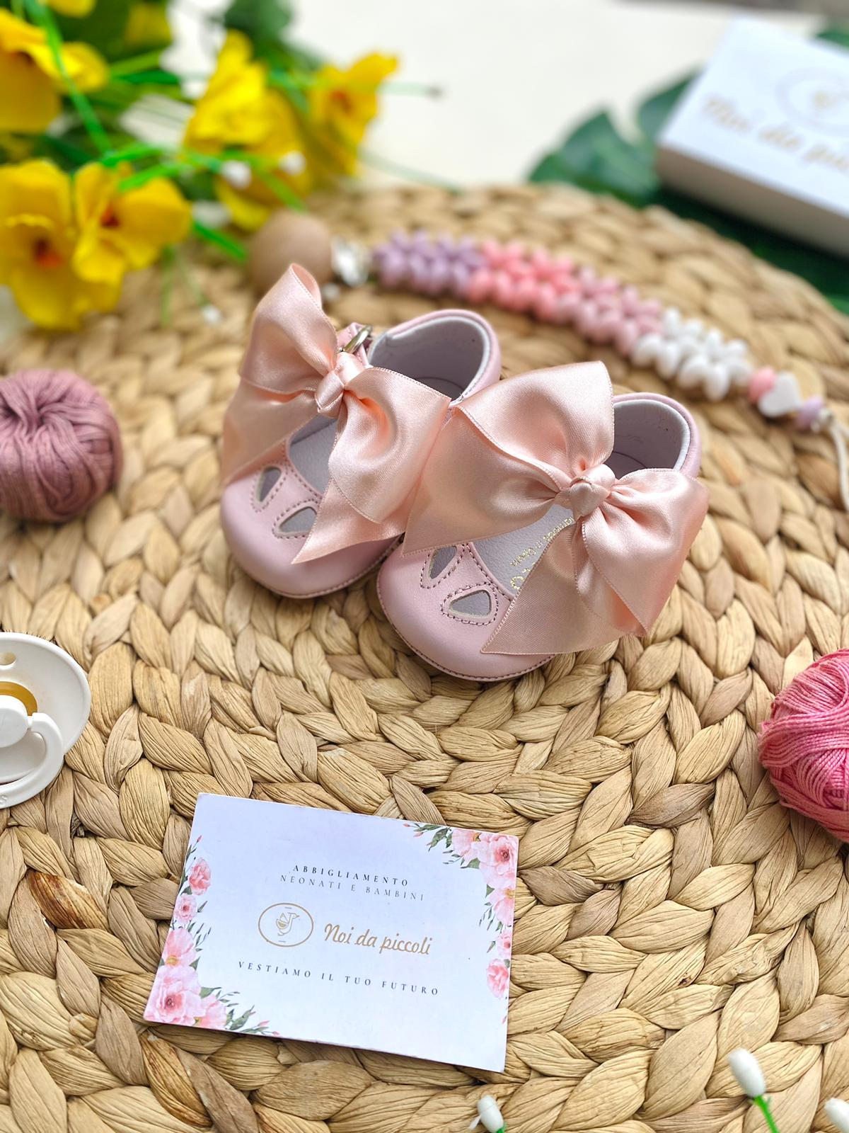 SCARPINE CULLA ROSA CON FIOCCHETTI - Noi da piccoli