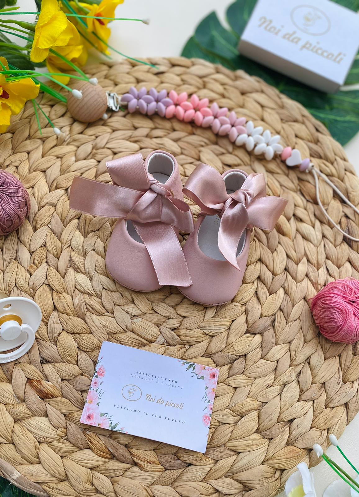 SCARPINE CULLA ROSA CON FIOCCHETTO CENTRALE - Noi da piccoli