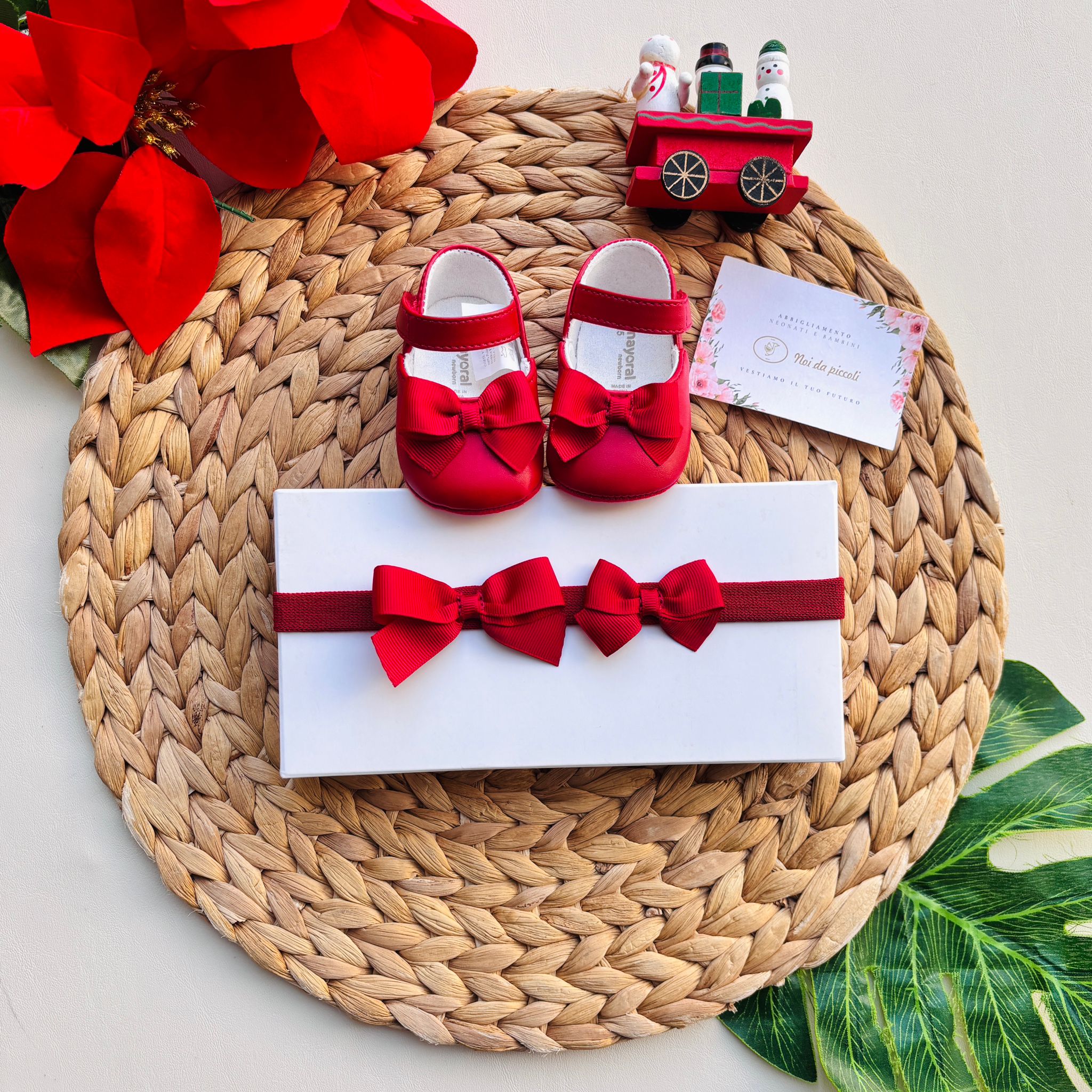 SCARPINE IN PELLE CON FIOCCHETTINI ABBINATA FASCIA PER CAPELLI CON FIOCCHETTI GUINDA - Noi da piccoli