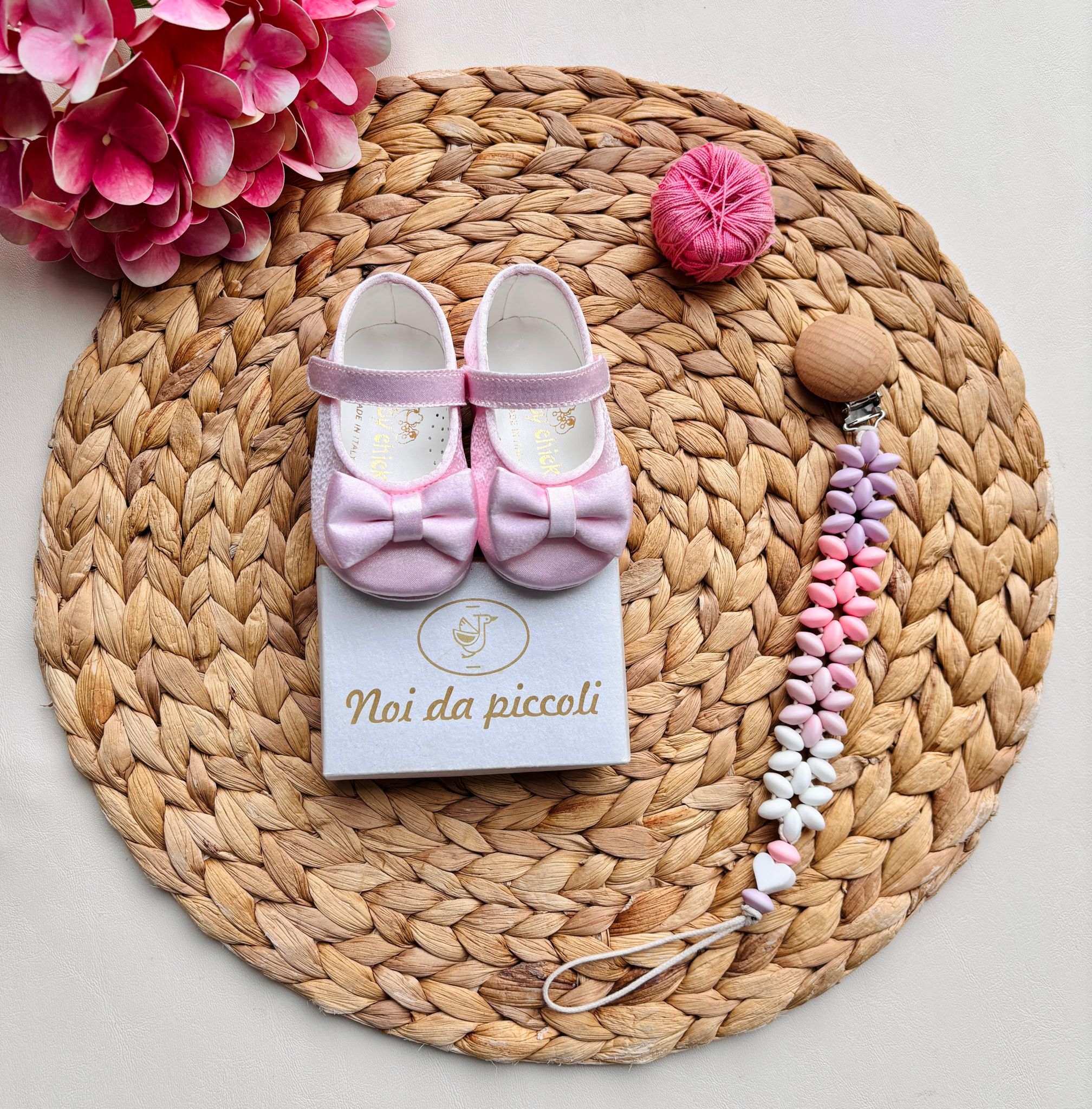 SCARPINE IN TESSUTO E PELLE CON FIOCCHETTI ROSA - Noi da piccoli