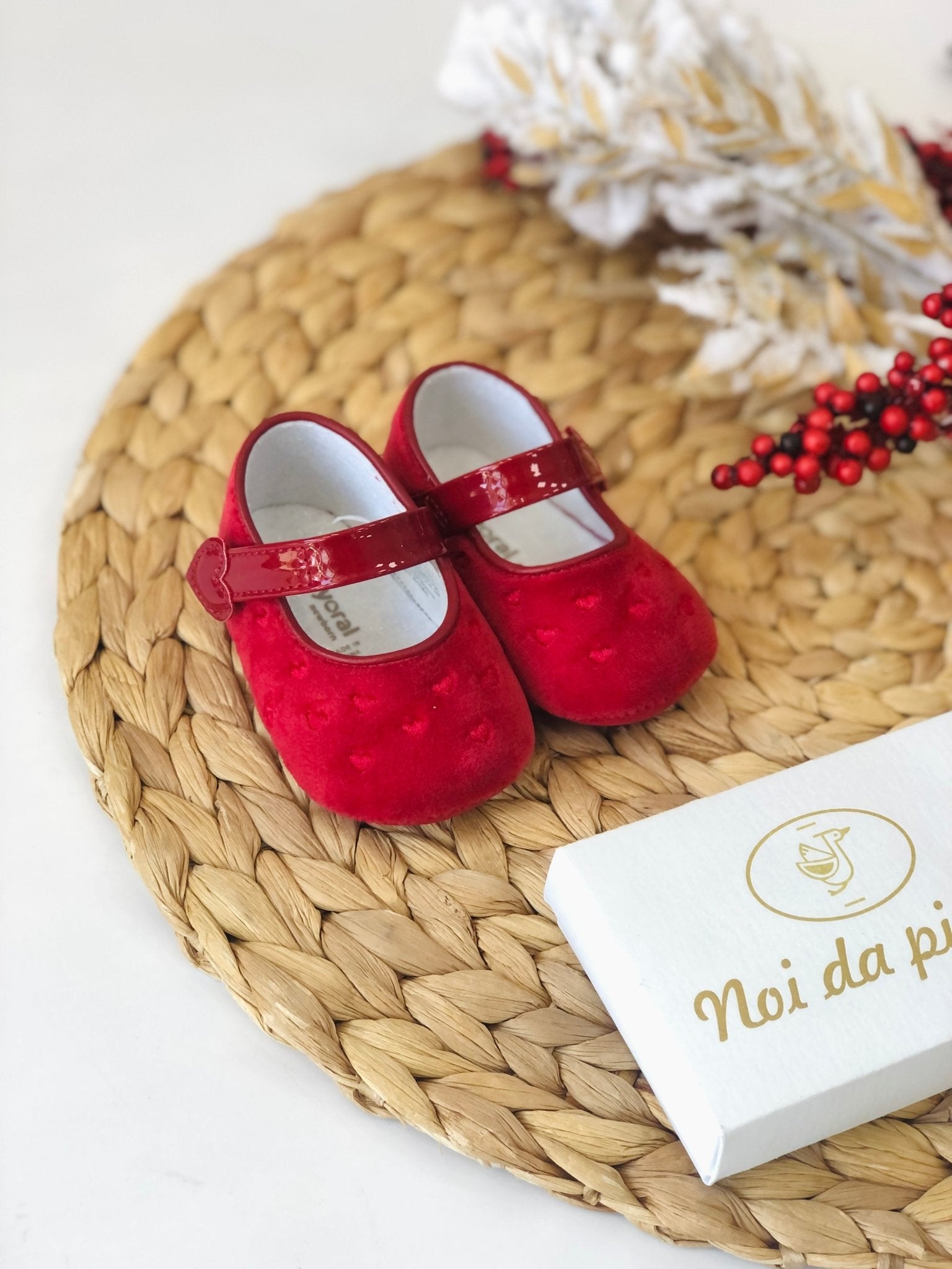 SCARPINE IN VELLUTINO CON CUORICINI rojo - Noi da piccoli