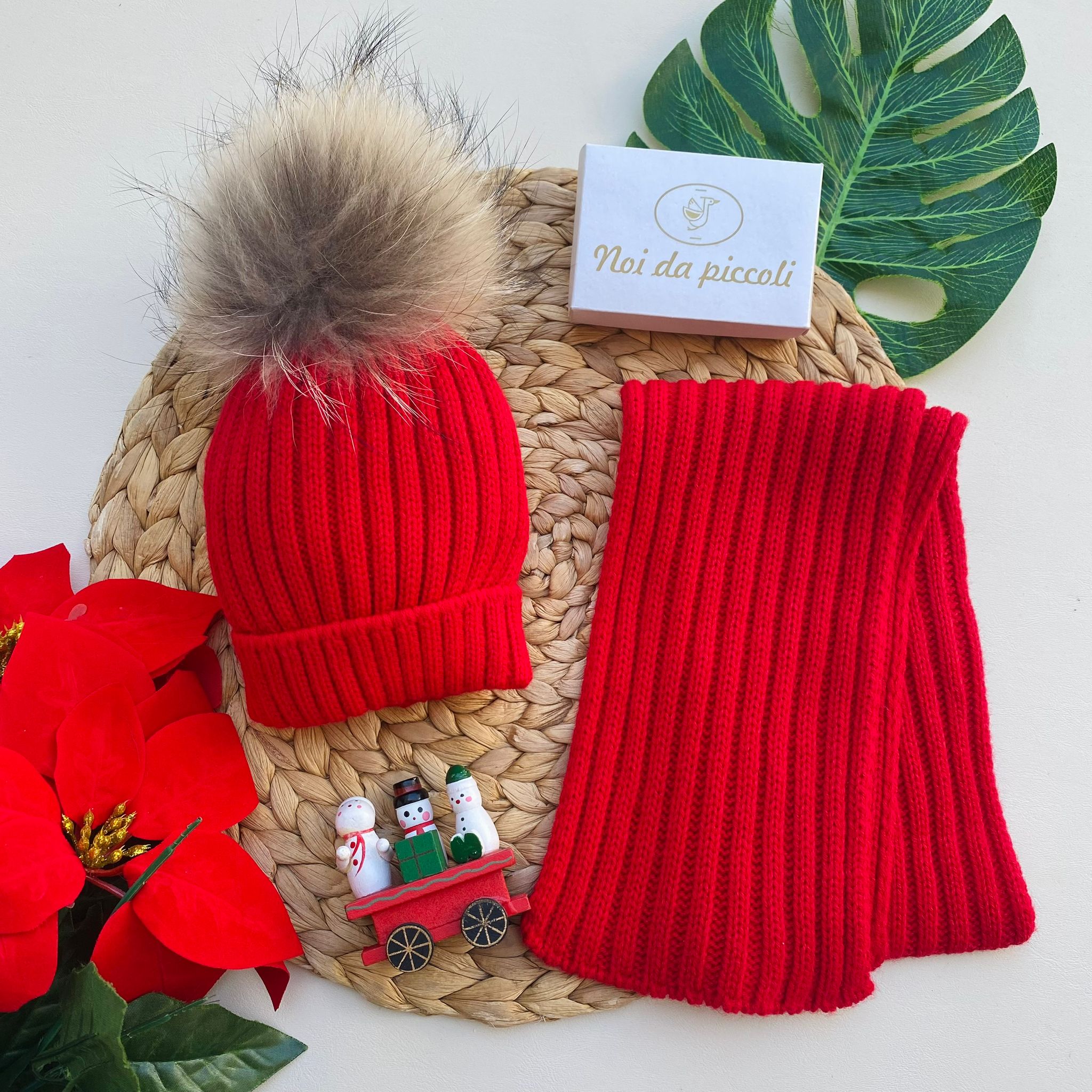 SCIARPA CON CAPPELLINO FILATO CALDO ROSSO - Noi da piccoli