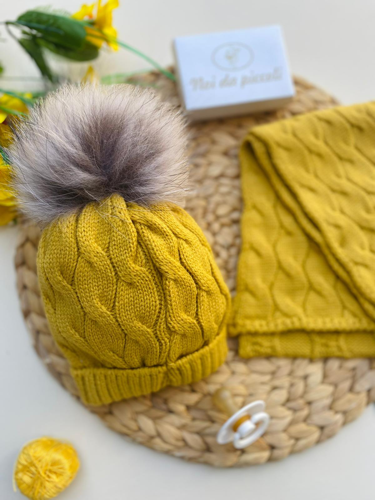 SCIARPA E CAPPELLINO CON POM - POM 100% ACRILICO Senape - Noi da piccoli