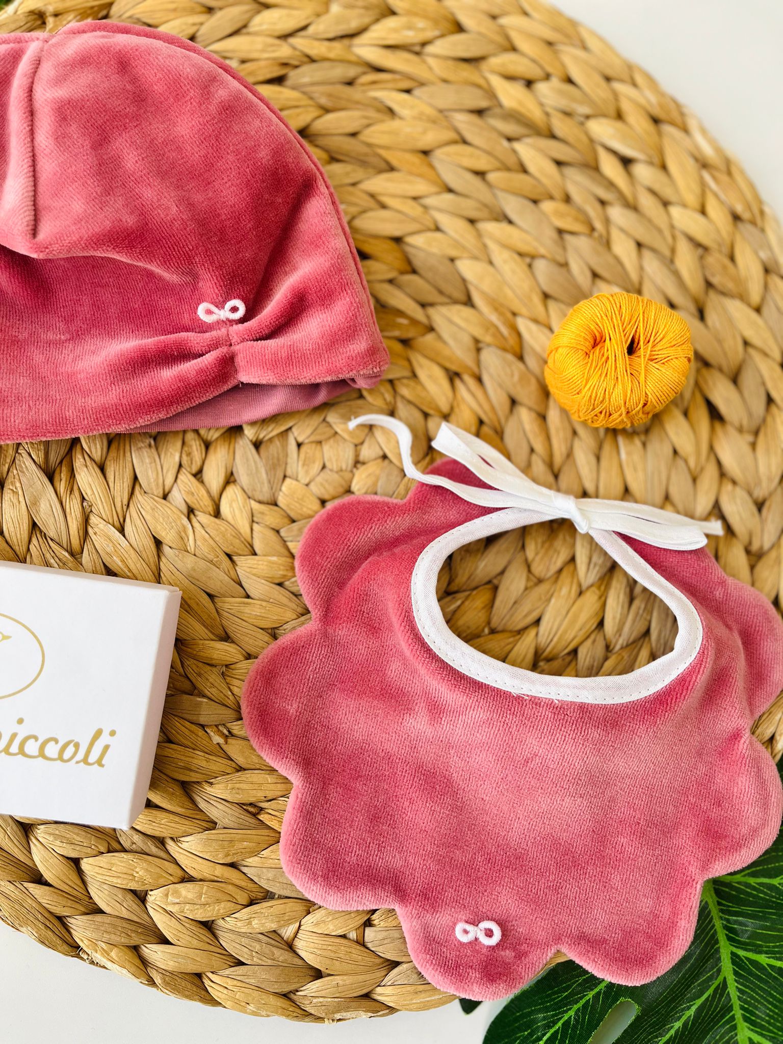 SET CAPPELLINO E BAVETTINA CINIGLIA CIPOLLA ROSA - Noi da piccoli