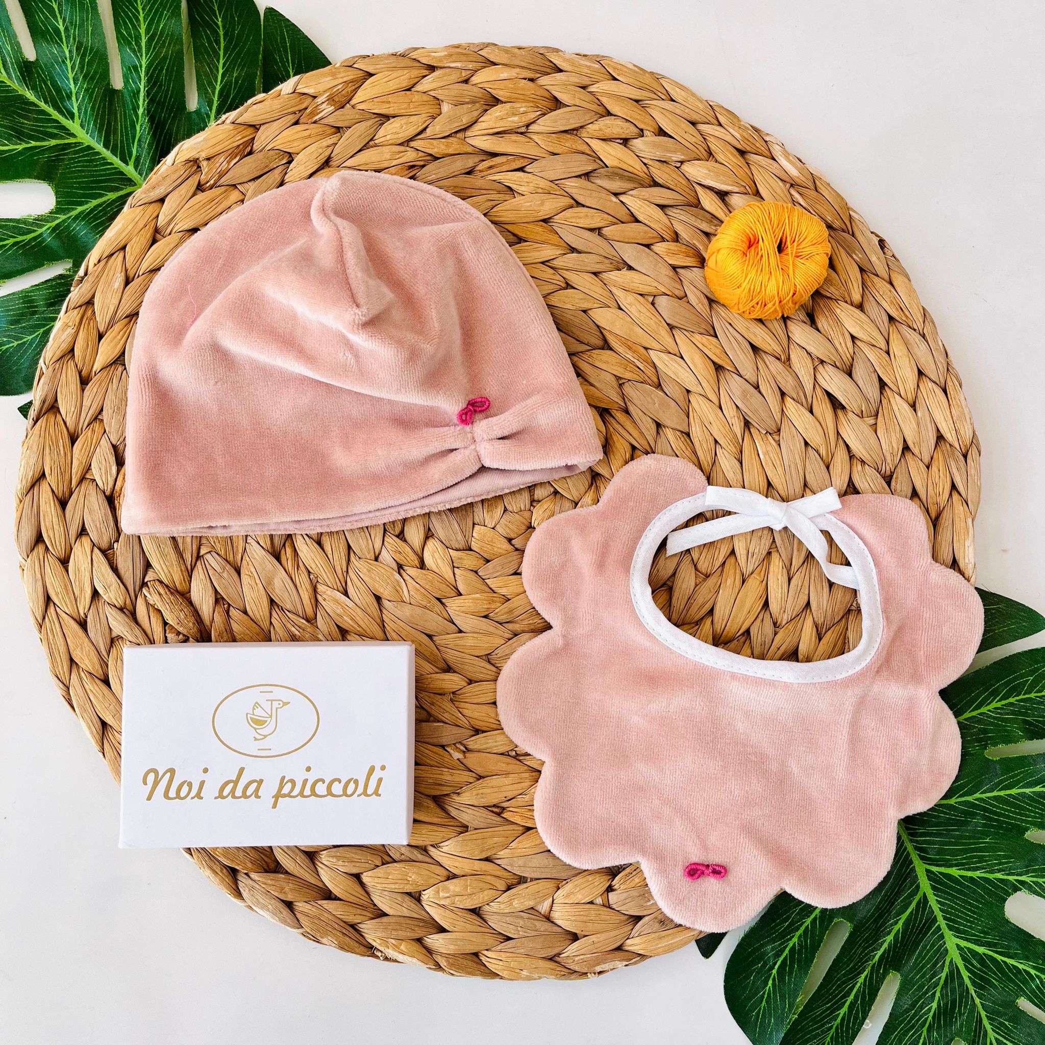 SET CAPPELLINO E BAVETTINA CINIGLIA CIPRIA PRUGNA - Noi da piccoli