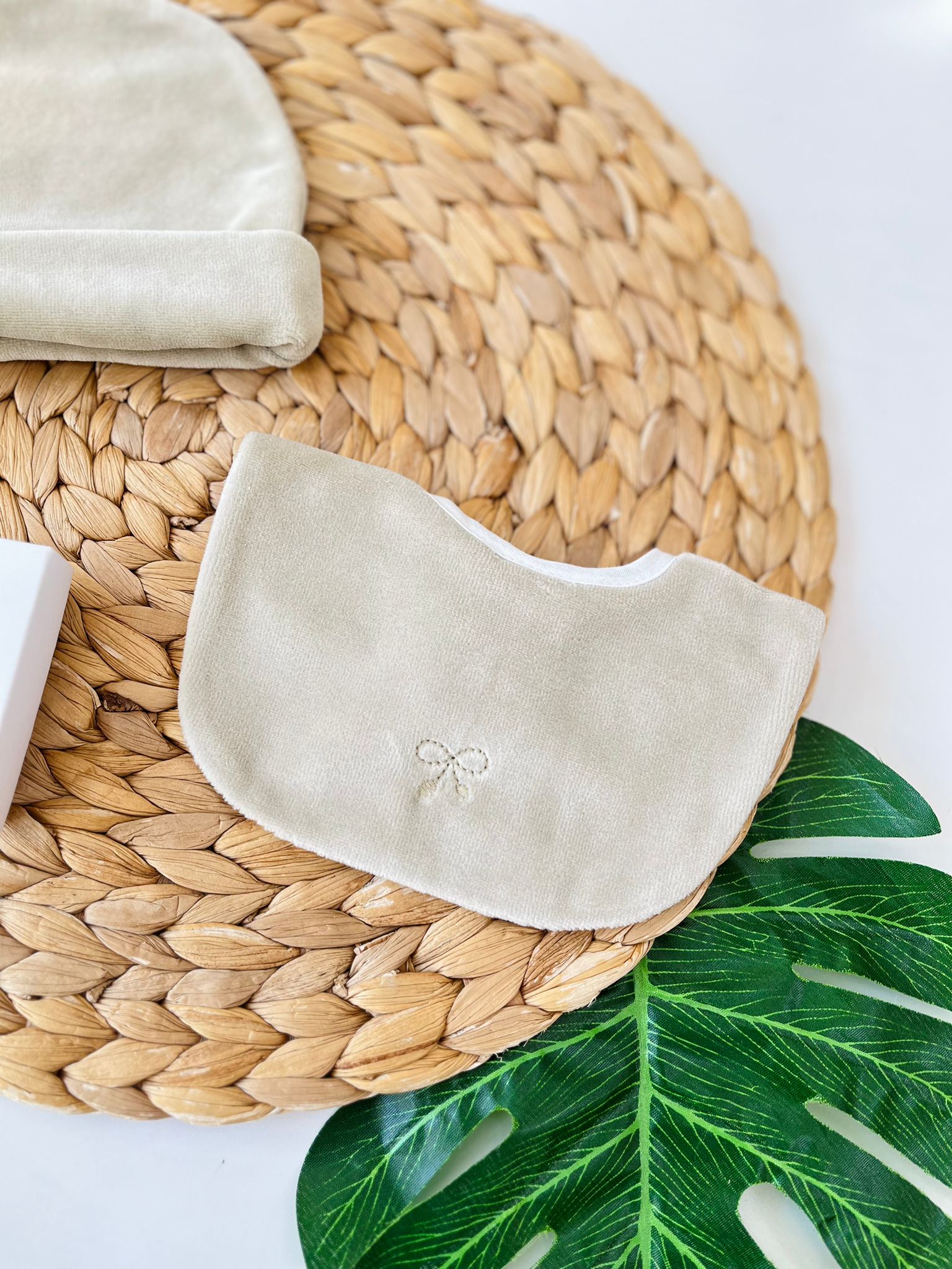 SET CAPPELLINO E BAVETTINA FIOCCHETTINO CINIGLIA TORTORA - Noi da piccoli