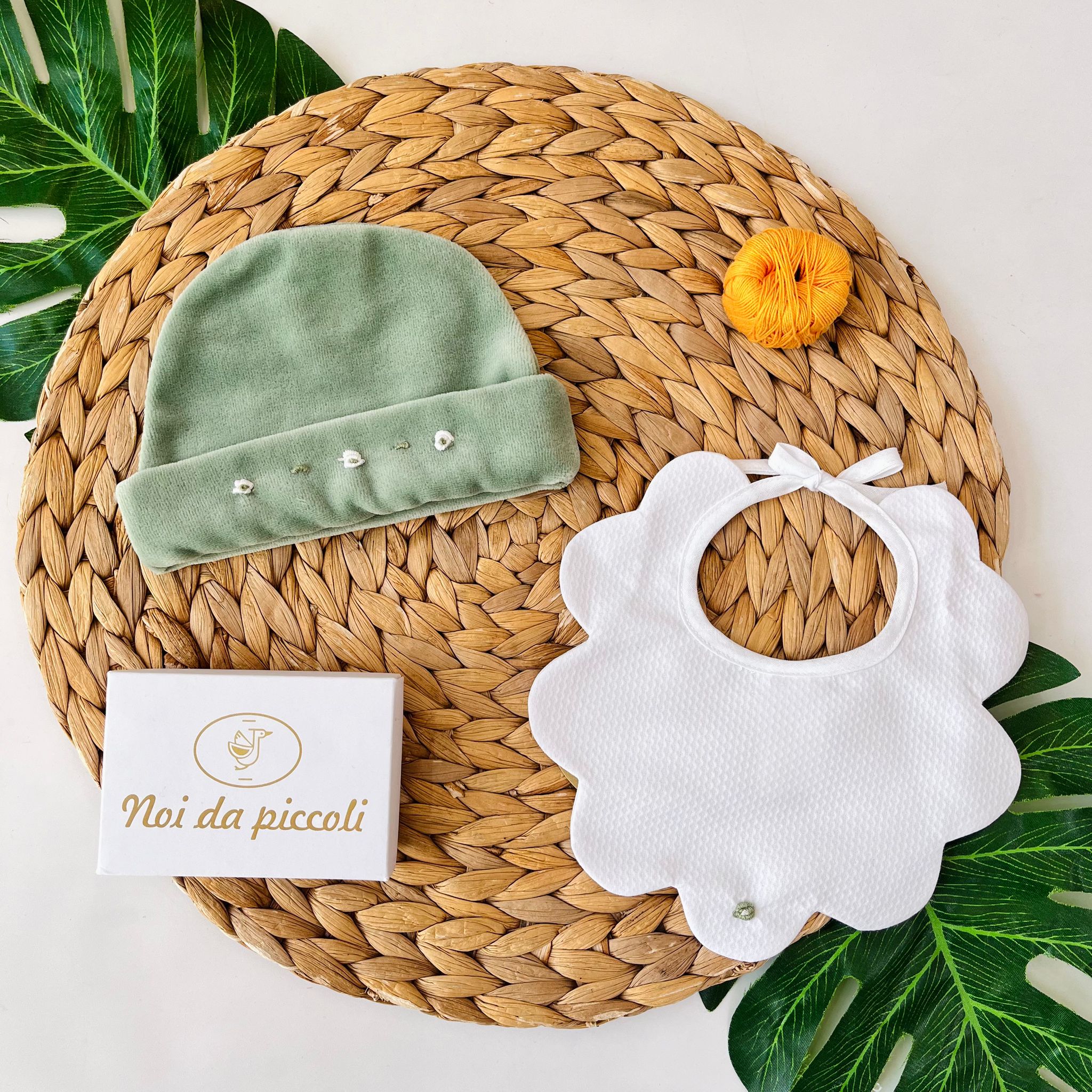 SET CAPPELLINO E BAVETTINA ONDULATA CINIGLIA SALVIA - Noi da piccoli