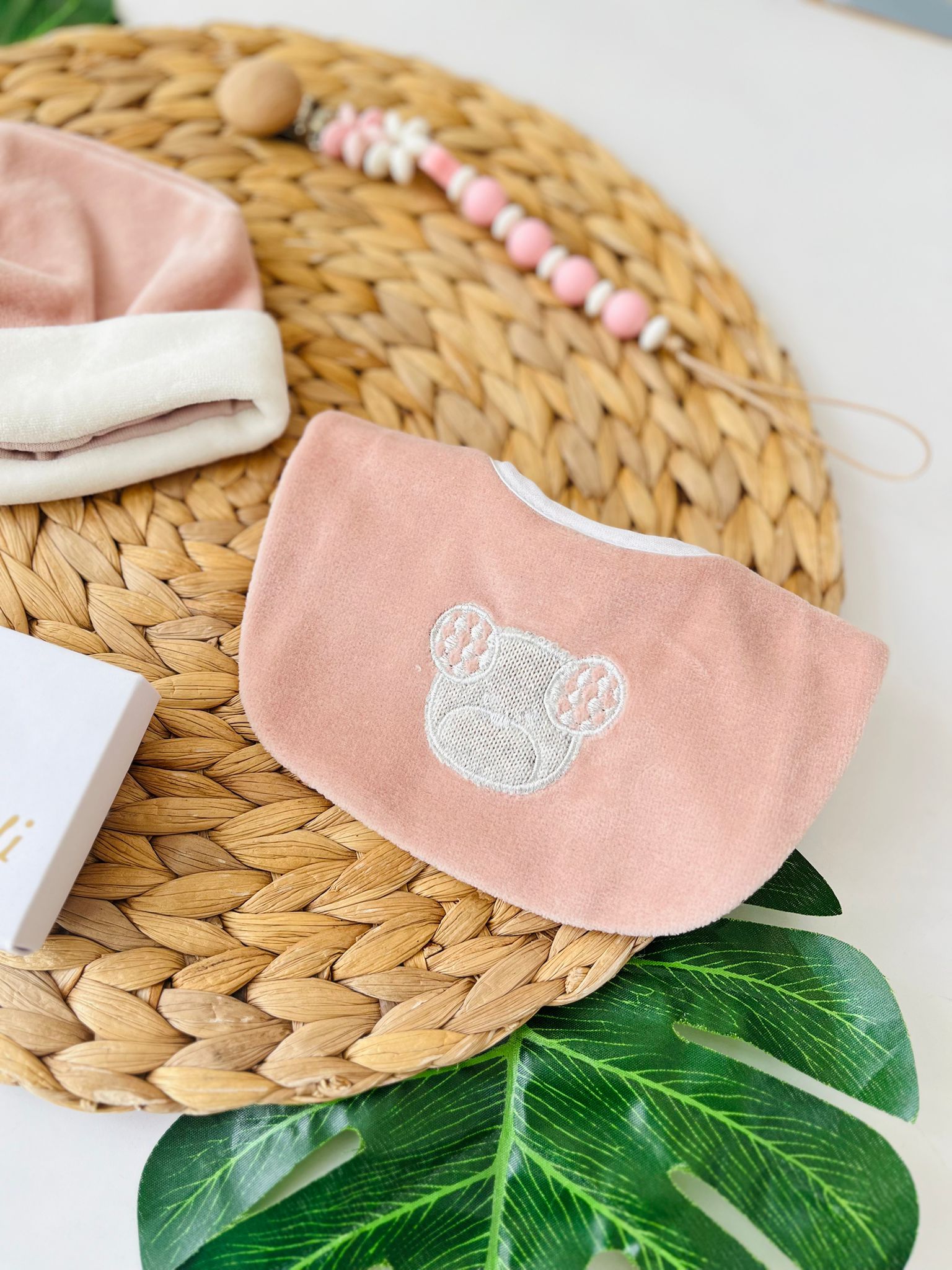 SET CAPPELLINO E BAVETTINA ORSETTO CINIGLIA cipria - Noi da piccoli