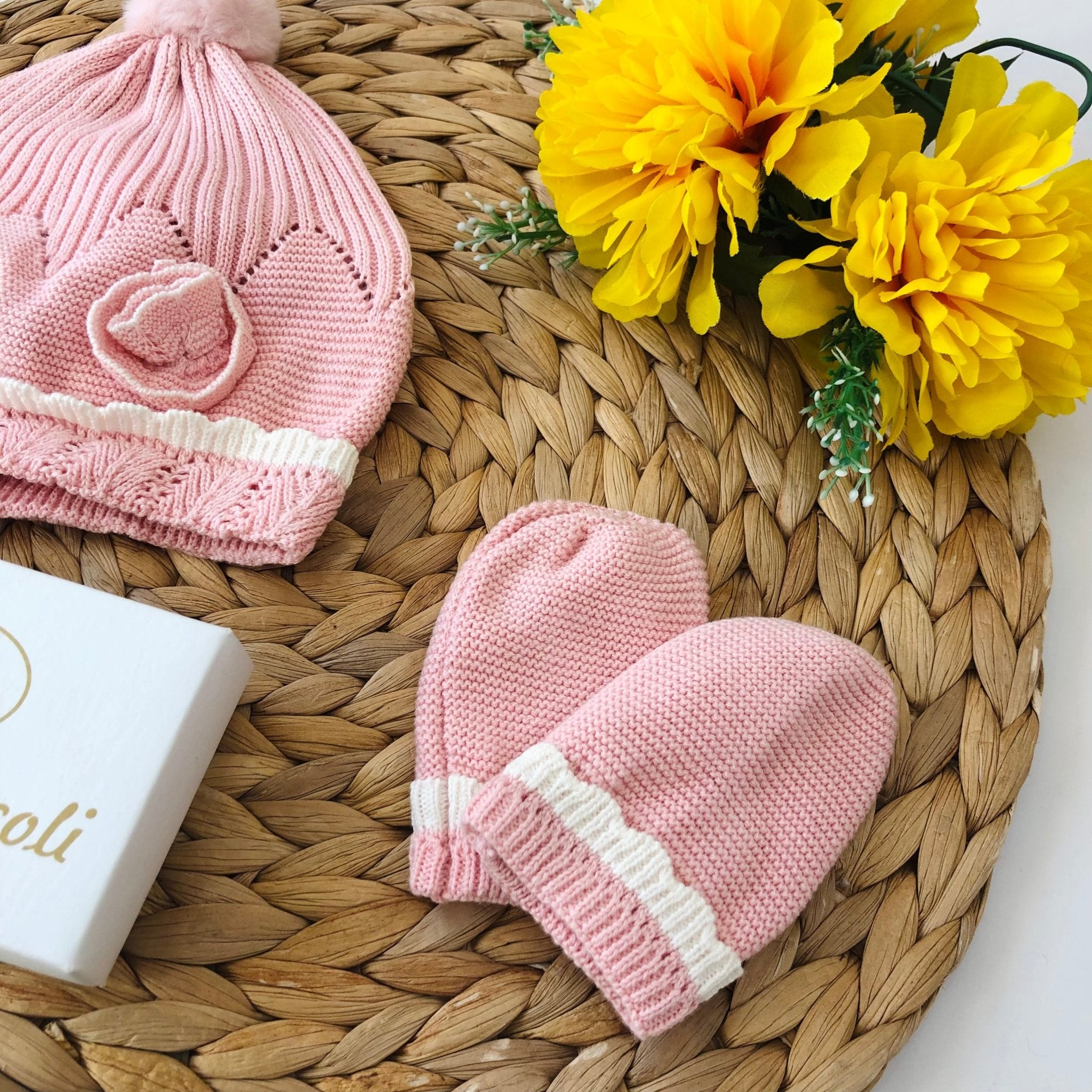 SET CAPPELLINO E GUANTINI ROSA BABY IN FILATO CALDO - Noi da piccoli