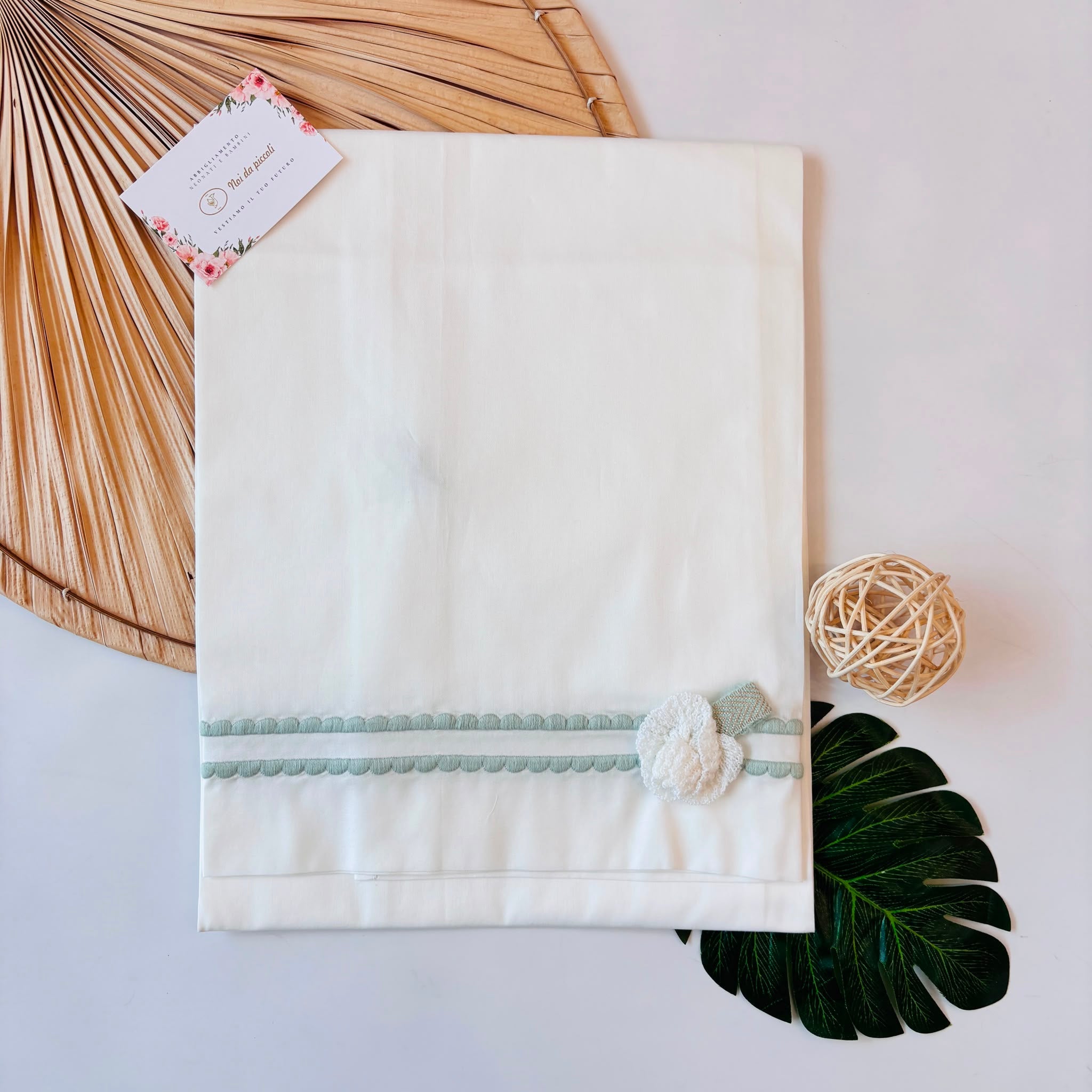 SET LENZUOLA 100 % COTONE BIANCO E VERDE CON FIORELLINO - Noi da piccoli