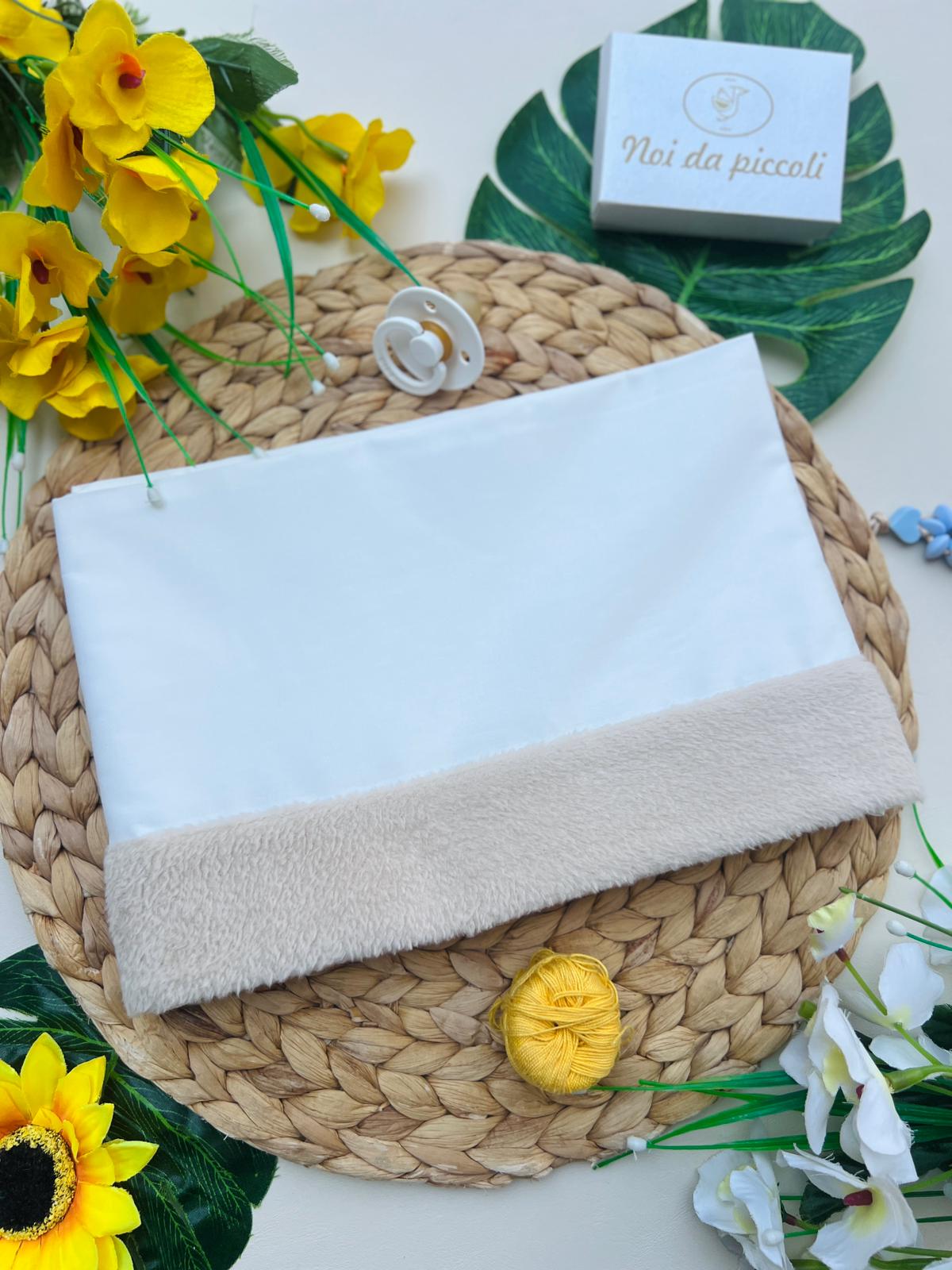 SET LENZUOLA BIANCA CON FASCIA BEIGE IN CINIGLIA - Noi da piccoli