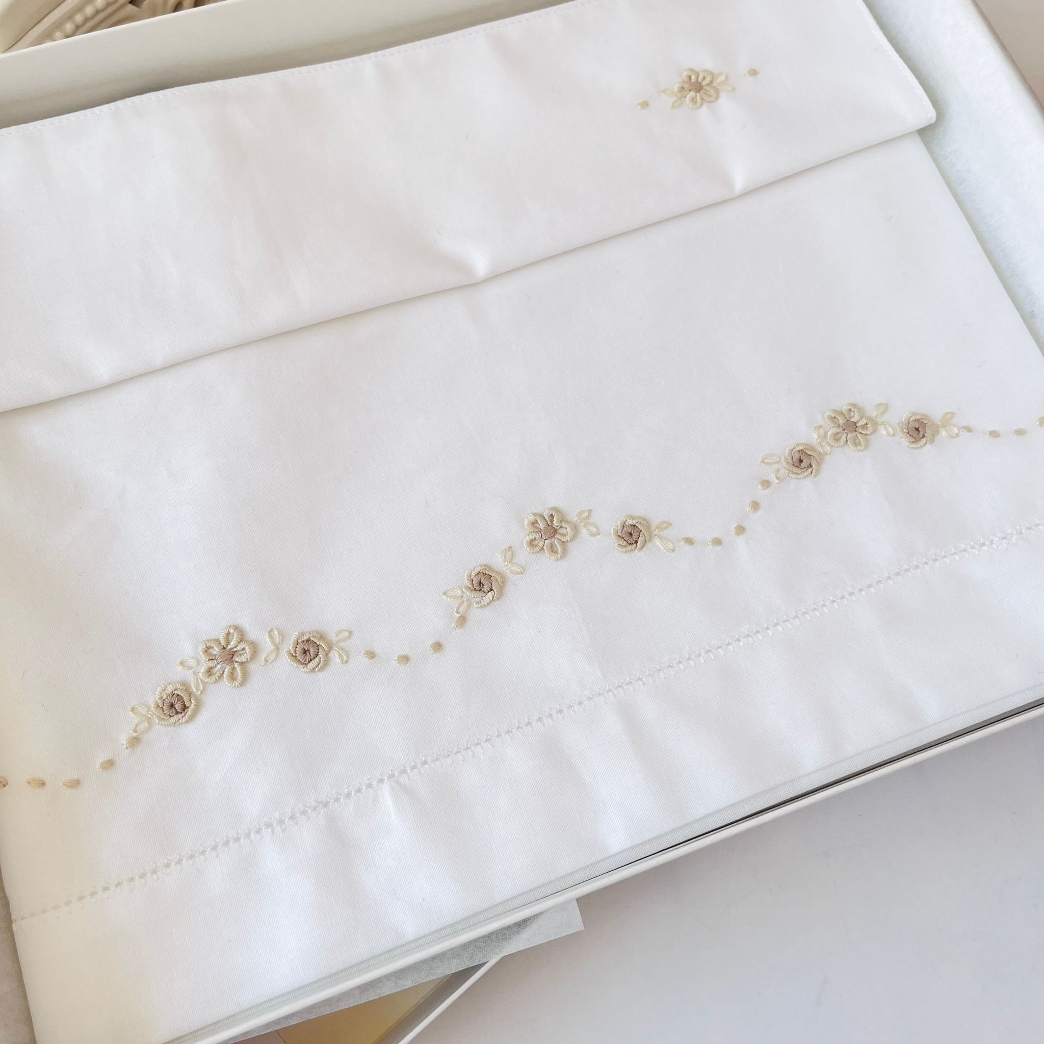 SET LENZUOLA FILO DI FIORI 100 % COTONE ECRU - Noi da piccoli