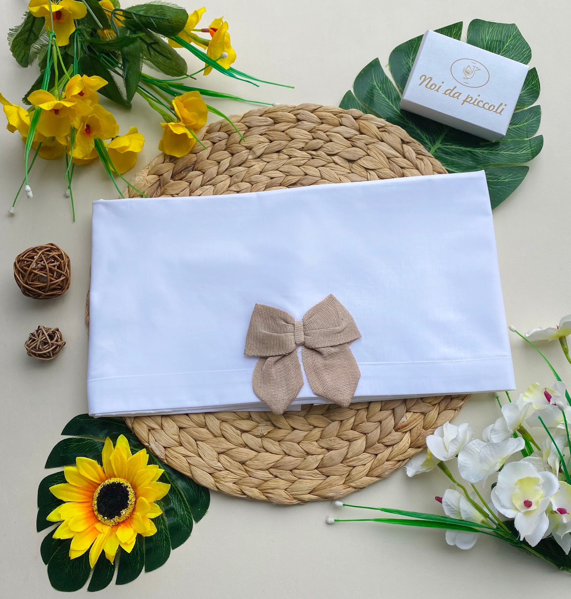 SET LENZUOLO BIANCO CON FIOCCHETTINO TORTORA - Noi da piccoli