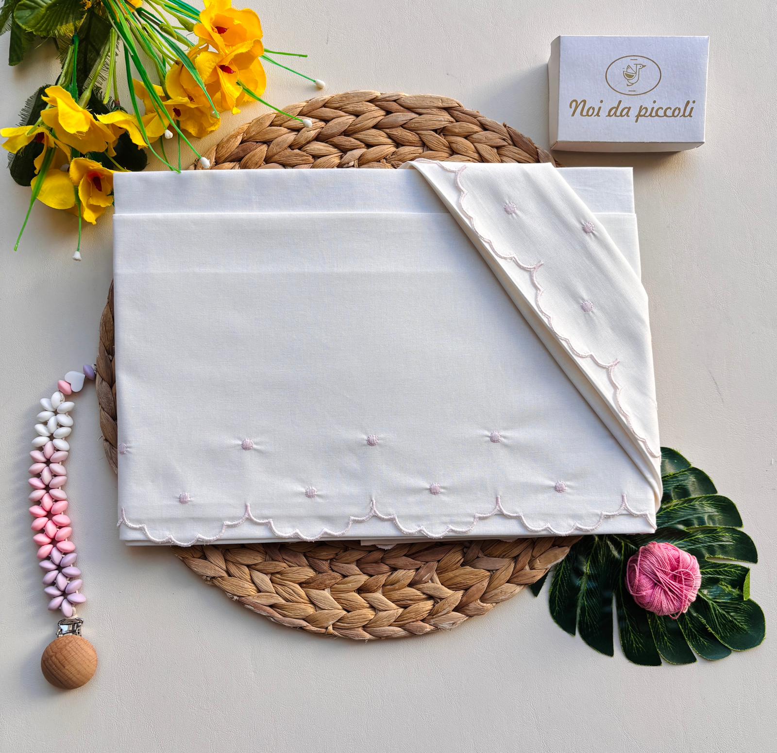 SET LENZUOLO POIS E SMERLO ONDULATO 100 % COTONE BIANCO E ROSA - Noi da piccoli