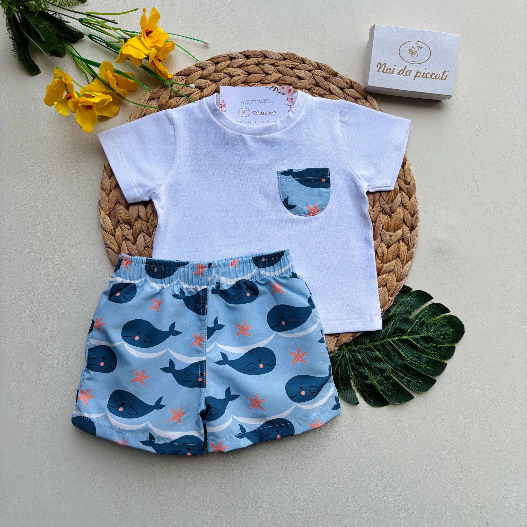 T - SHIRT CON COSTUME BALENE BIANCO CIELO - Noi da piccoli