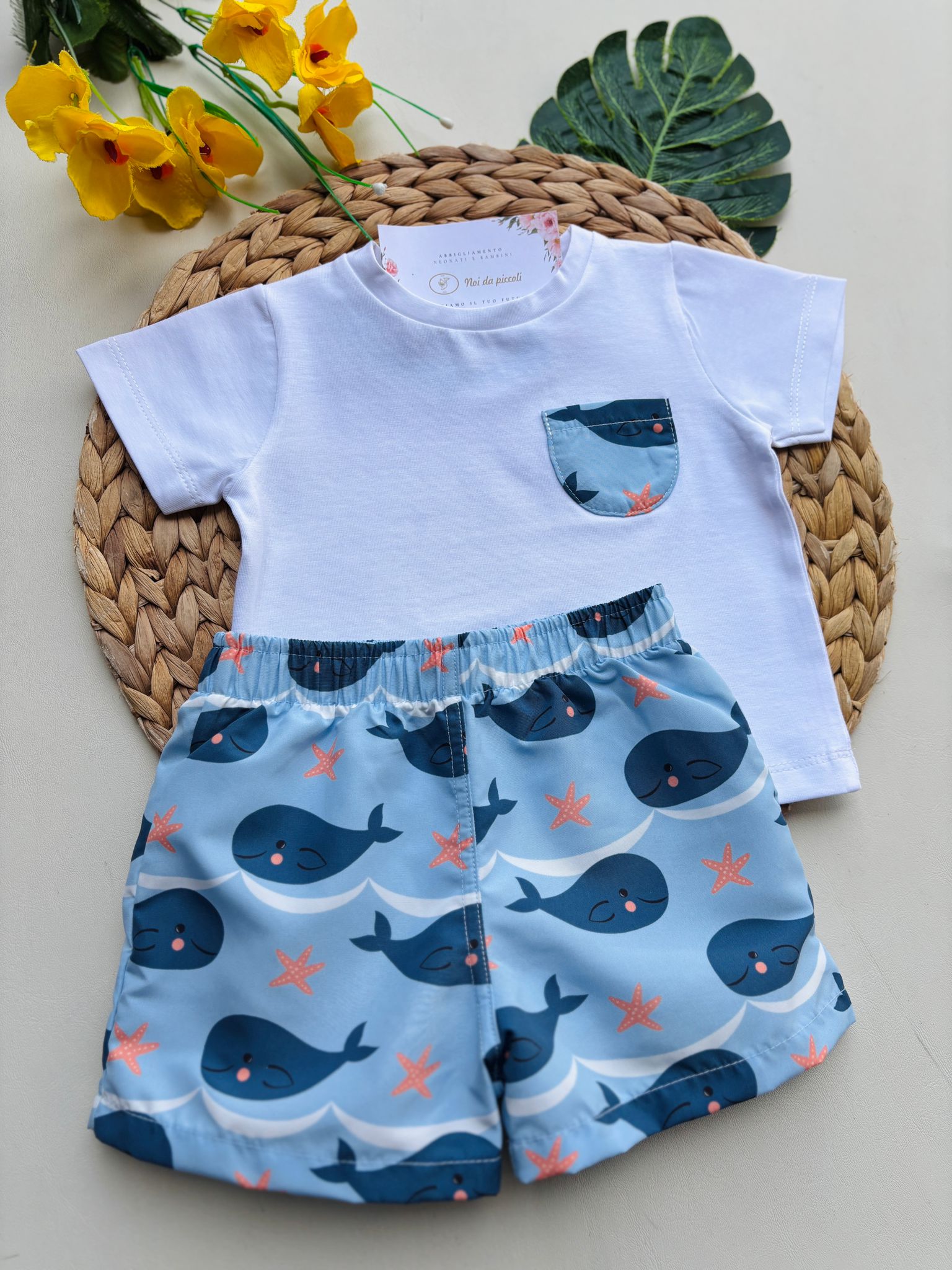 T - SHIRT CON COSTUME BALENE BIANCO CIELO - Noi da piccoli