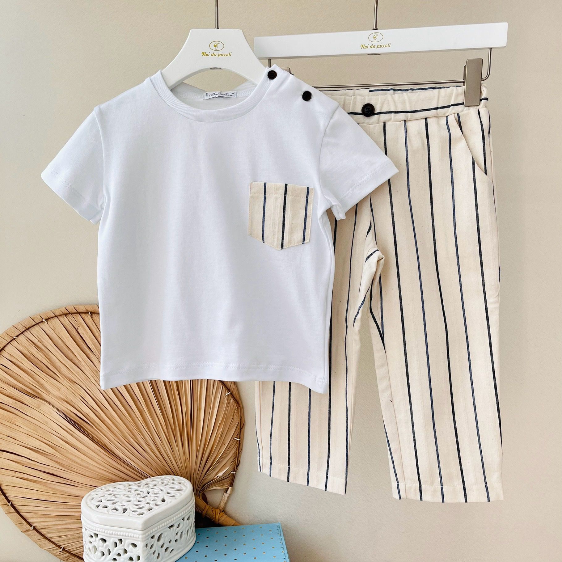 T - SHIRT CON PANTALONE BEIGE - Noi da piccoli
